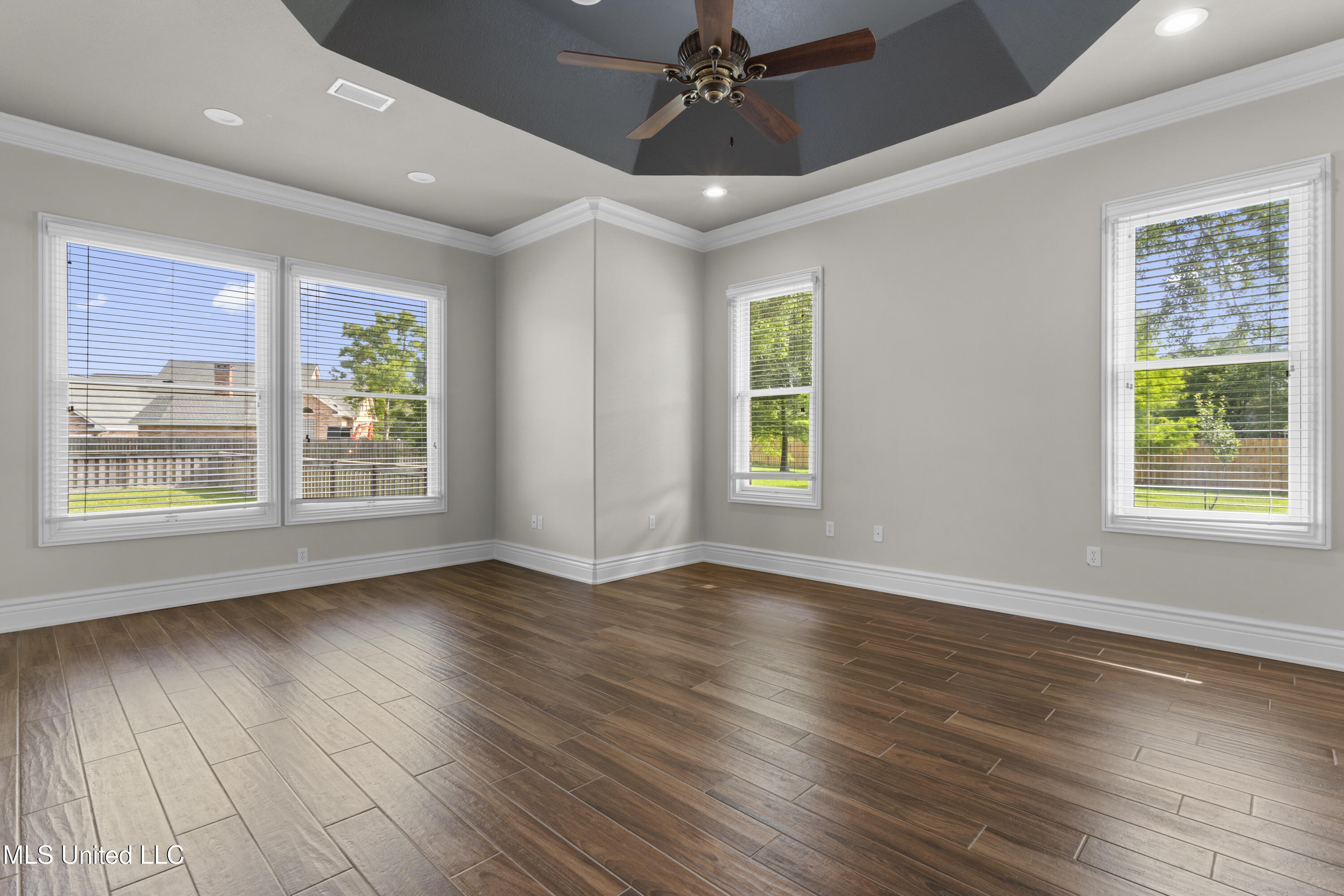 12240 S Lake Forest Drive Property Photo 28