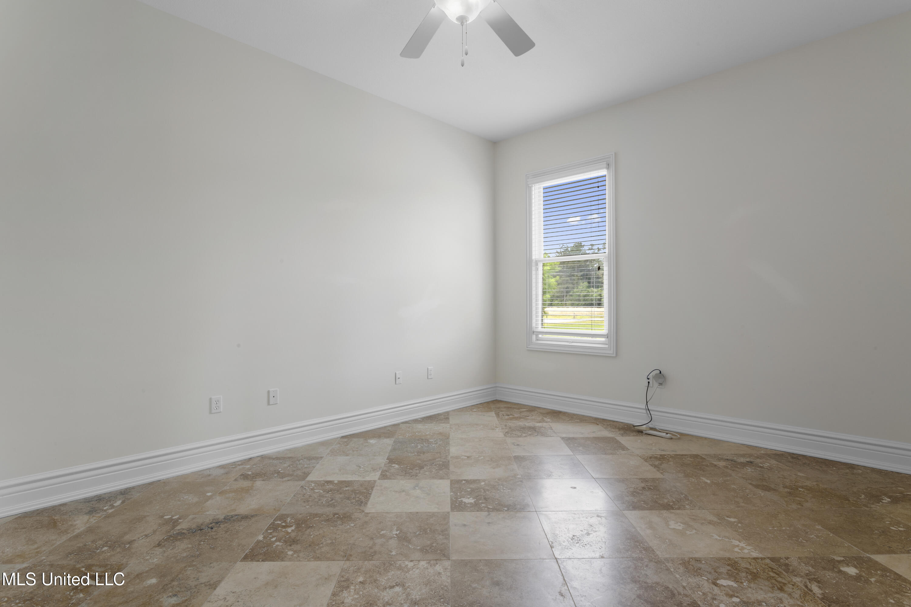 12240 S Lake Forest Drive Property Photo 33