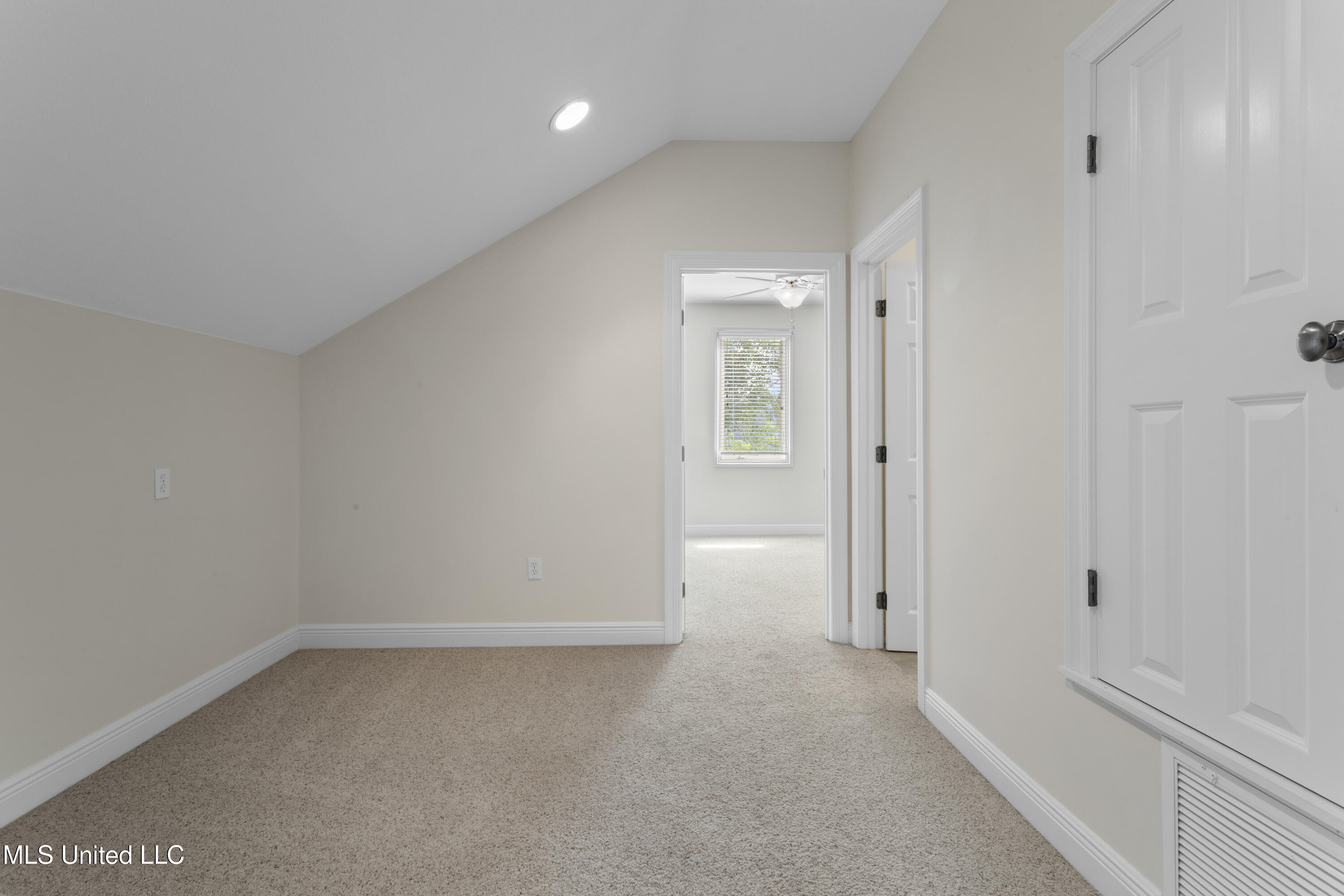 12240 S Lake Forest Drive Property Photo 41
