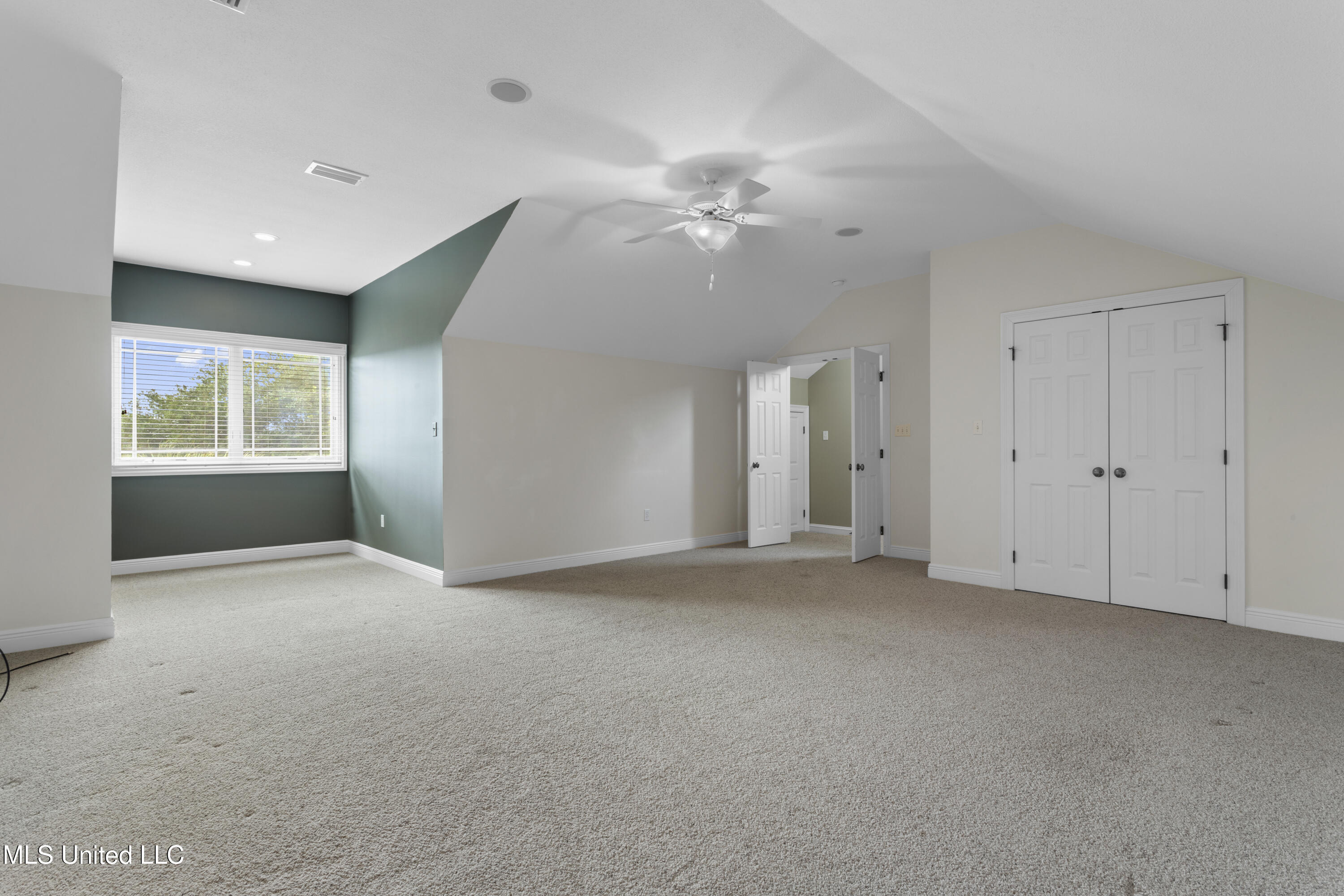 12240 S Lake Forest Drive Property Photo 43