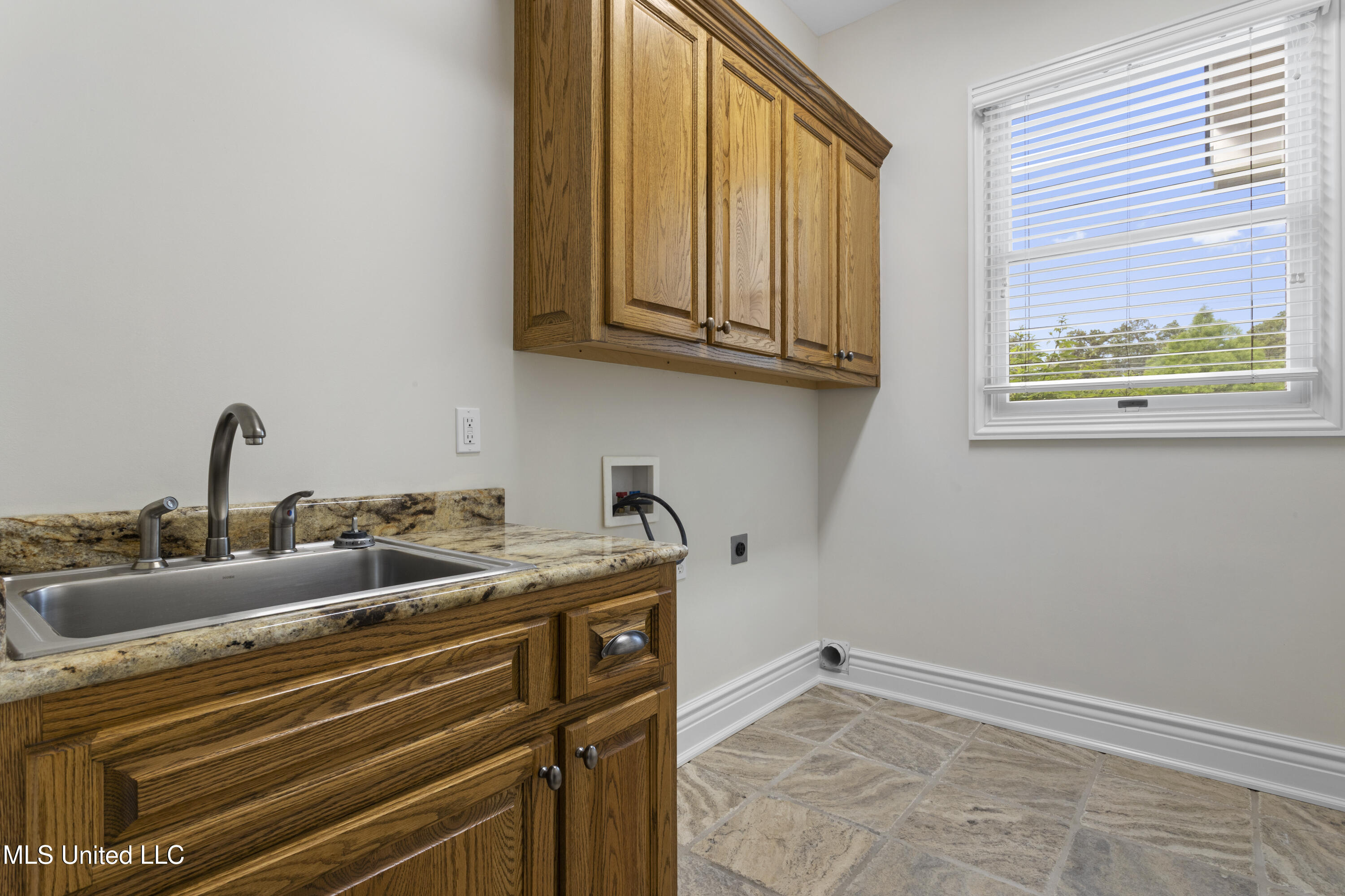 12240 S Lake Forest Drive Property Photo 46