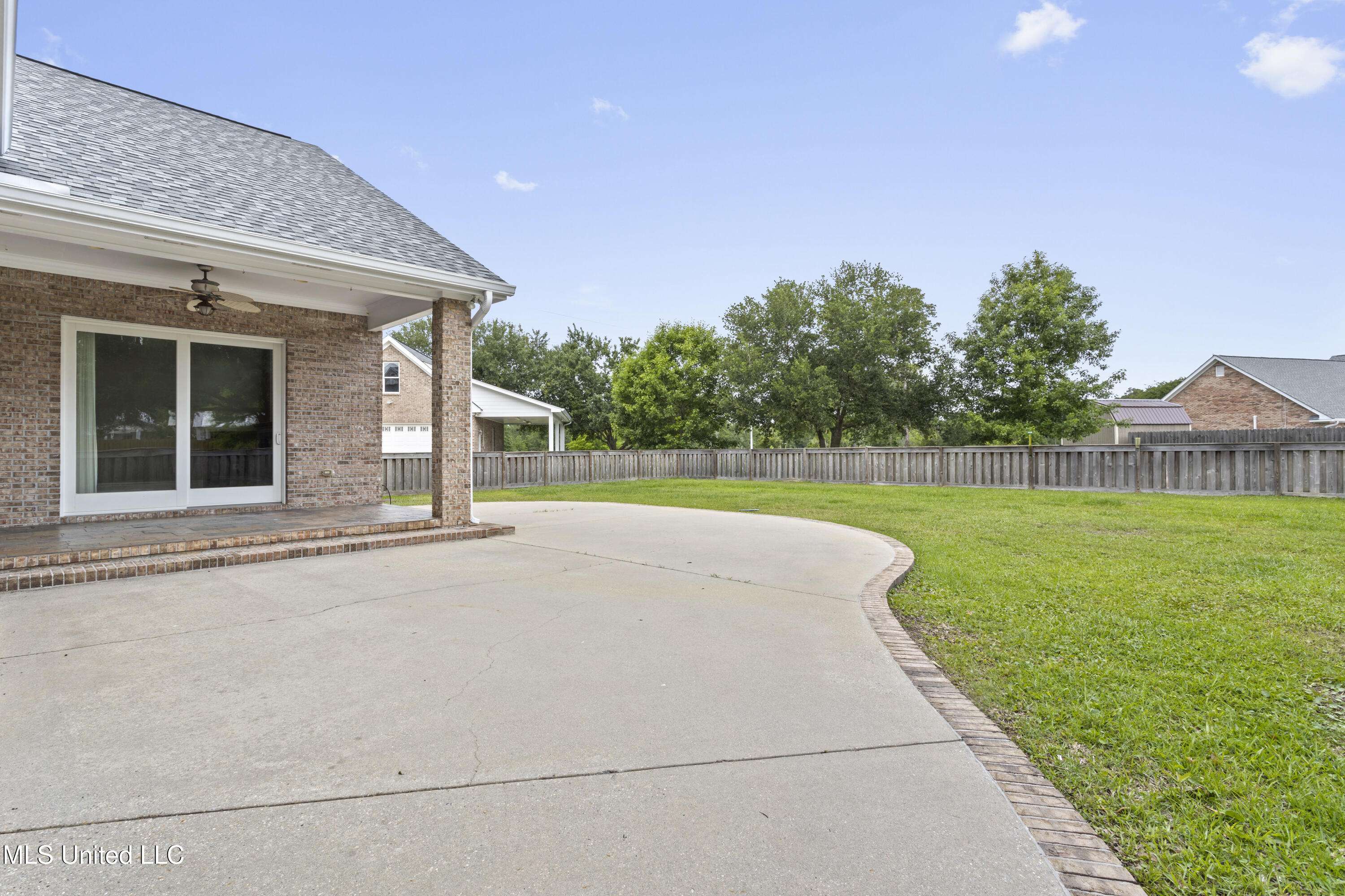 12240 S Lake Forest Drive Property Photo 47