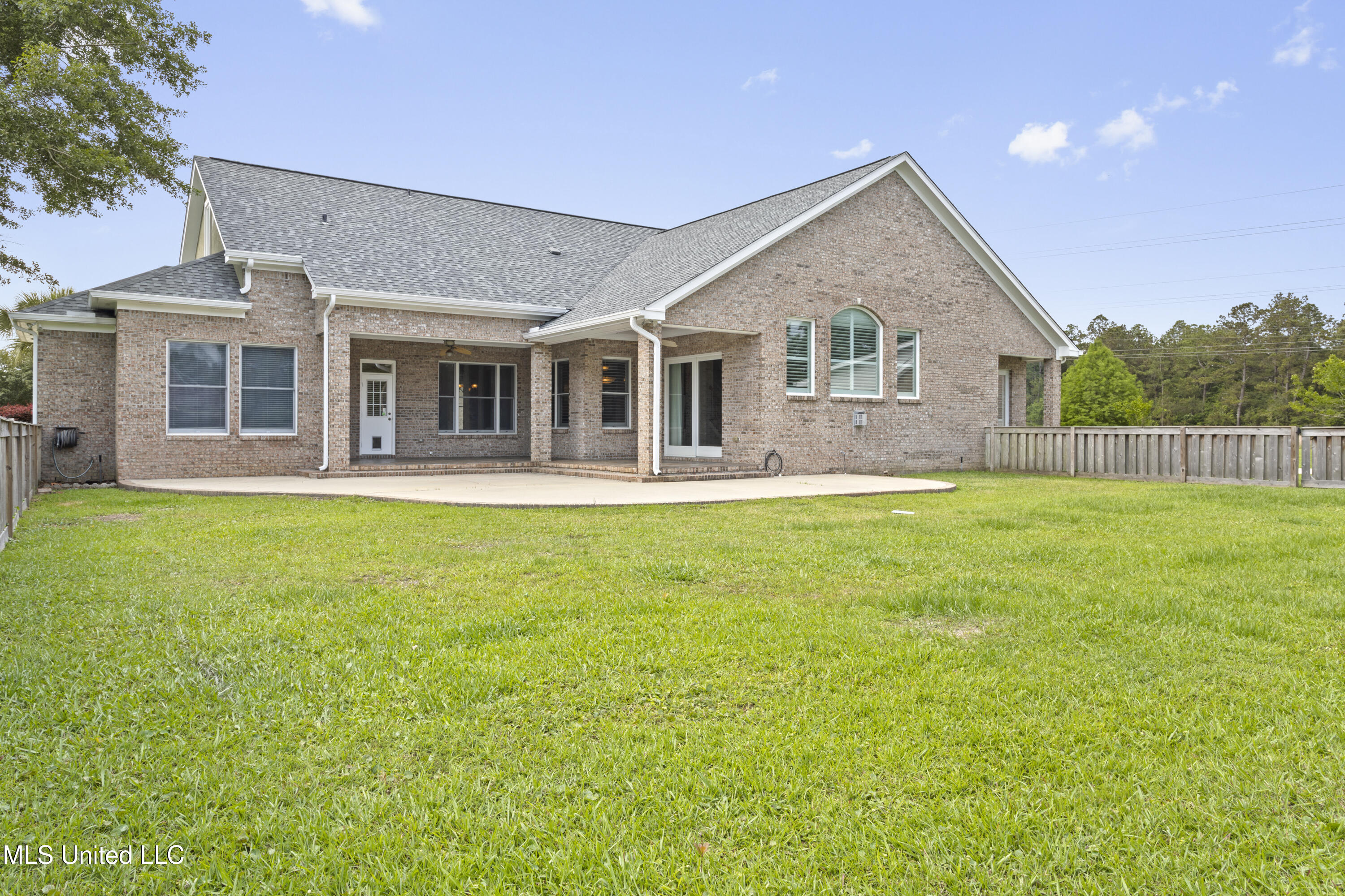 12240 S Lake Forest Drive Property Photo 48
