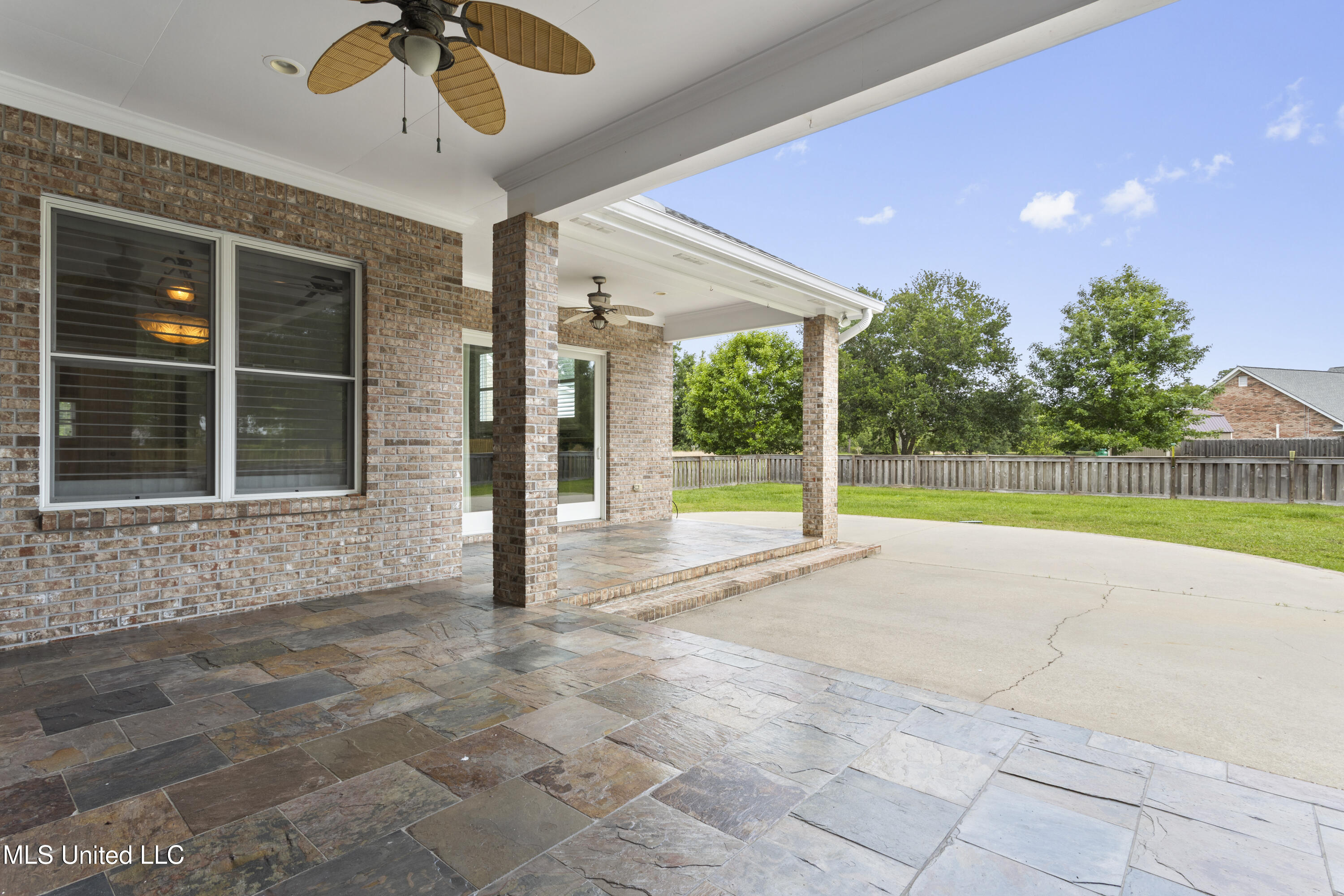 12240 S Lake Forest Drive Property Photo 49