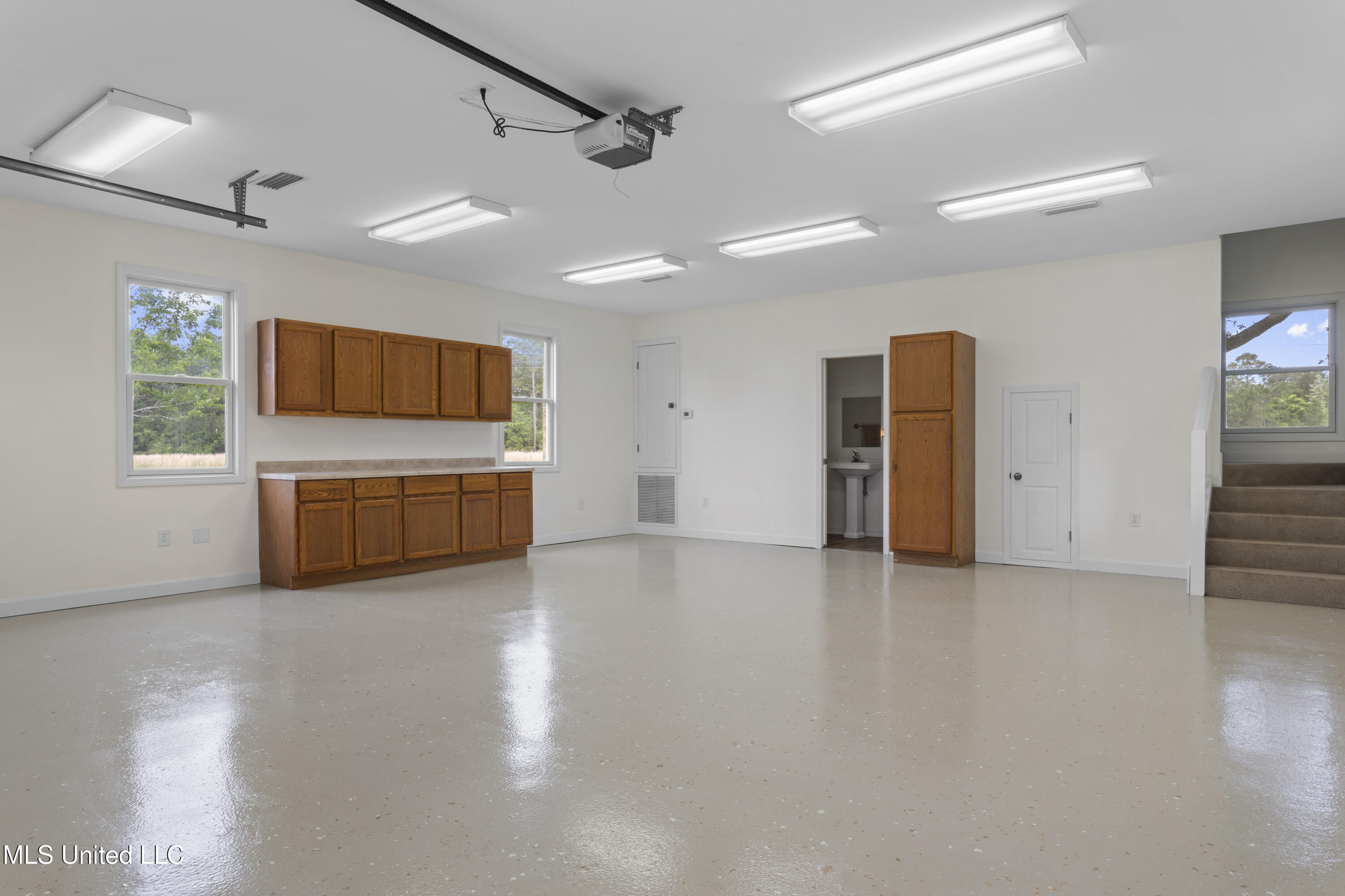 12240 S Lake Forest Drive Property Photo 52