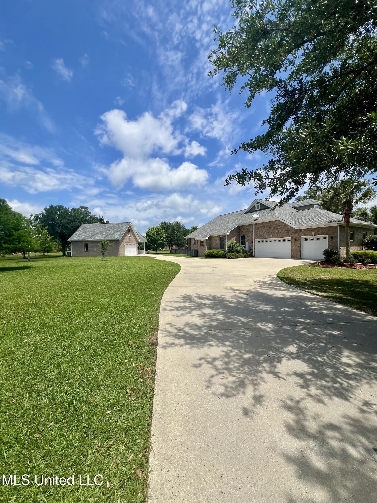 12240 S Lake Forest Drive Property Photo 57