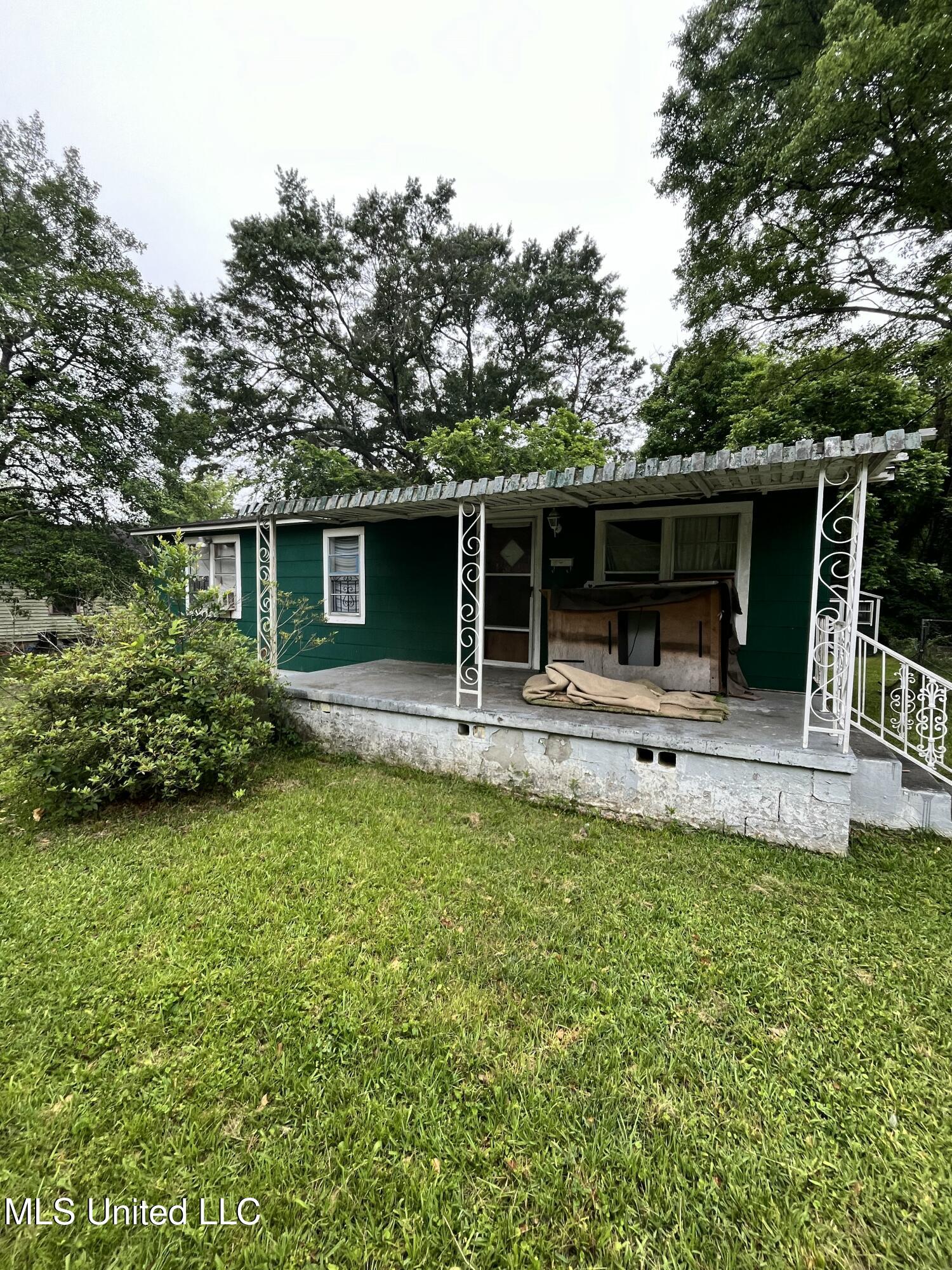 1911 Gordon Street Property Photo 1