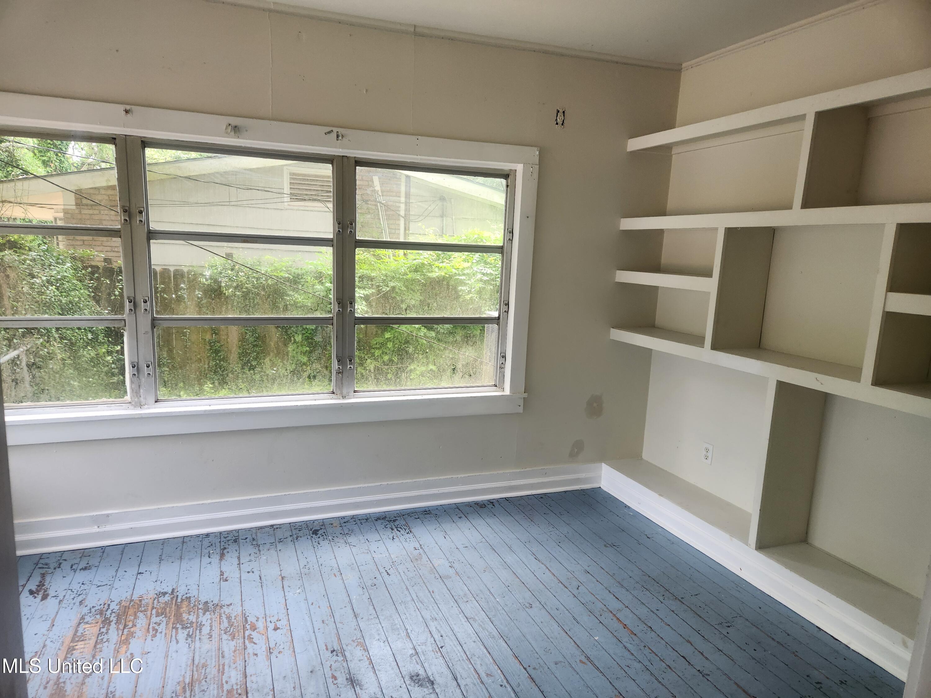 1233 25th Street Property Photo 3
