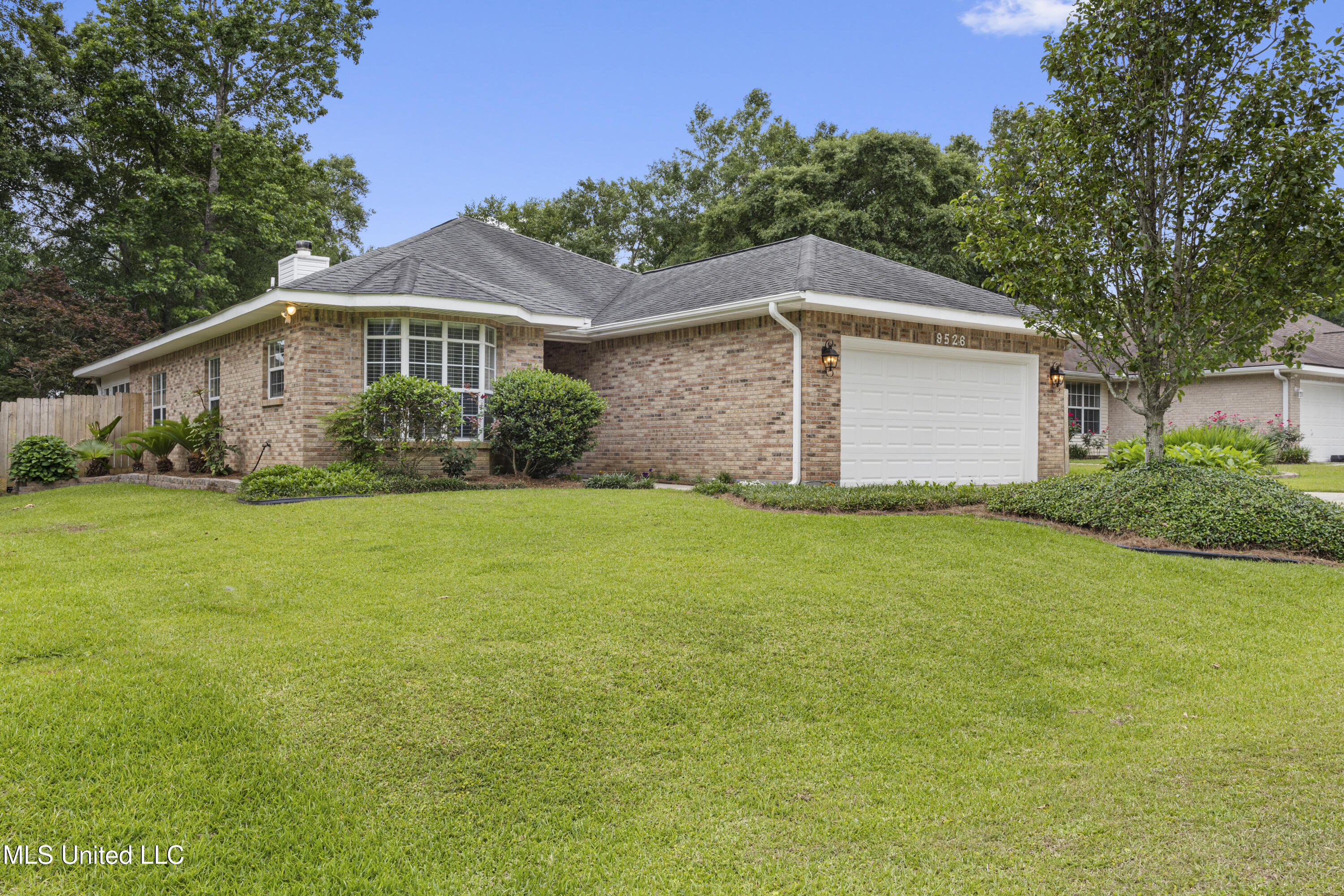 9526 Laa La Place Property Photo 1