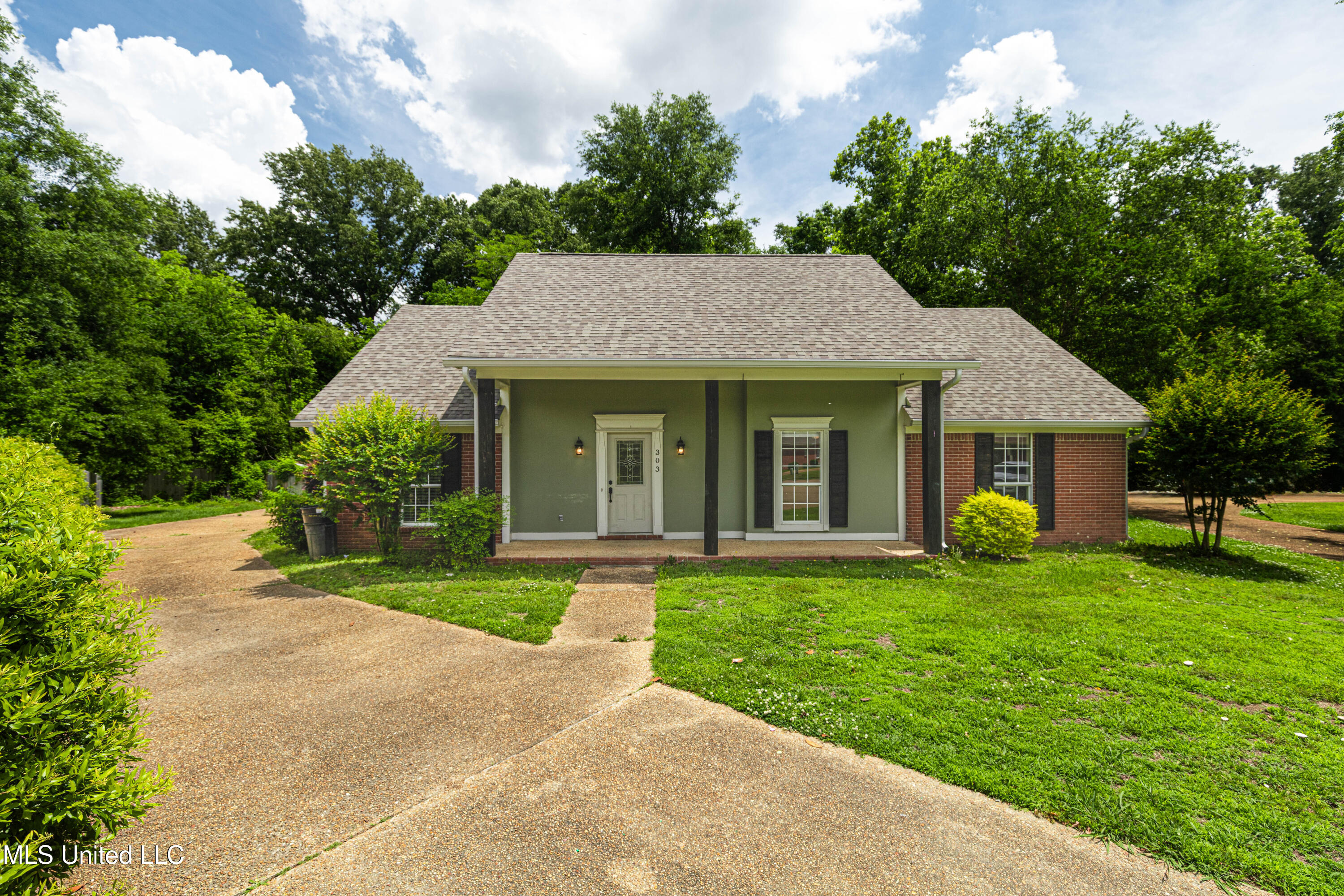 303 Colonial Drive Property Photo 1