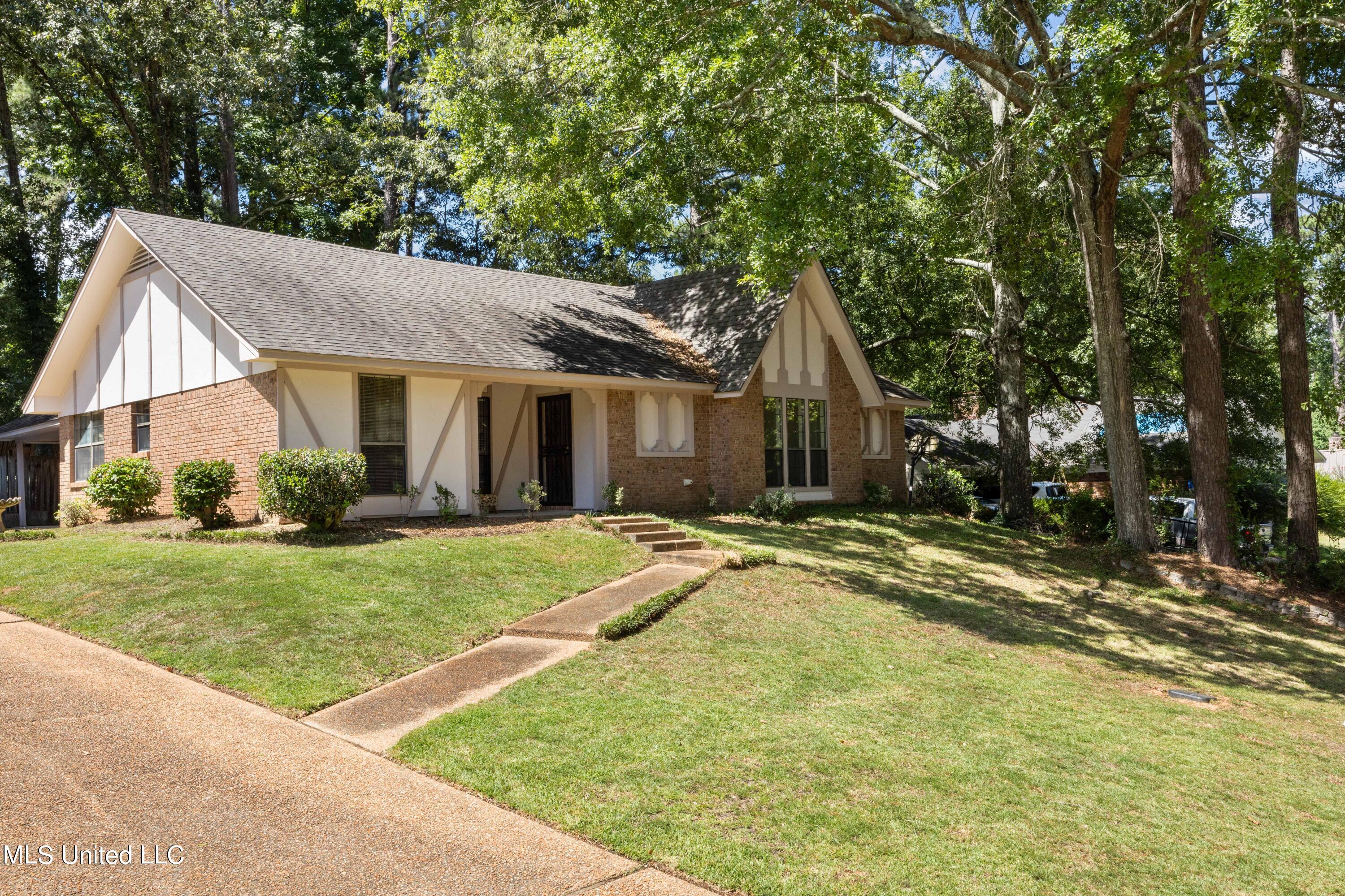 465 Heritage Place Property Photo 2