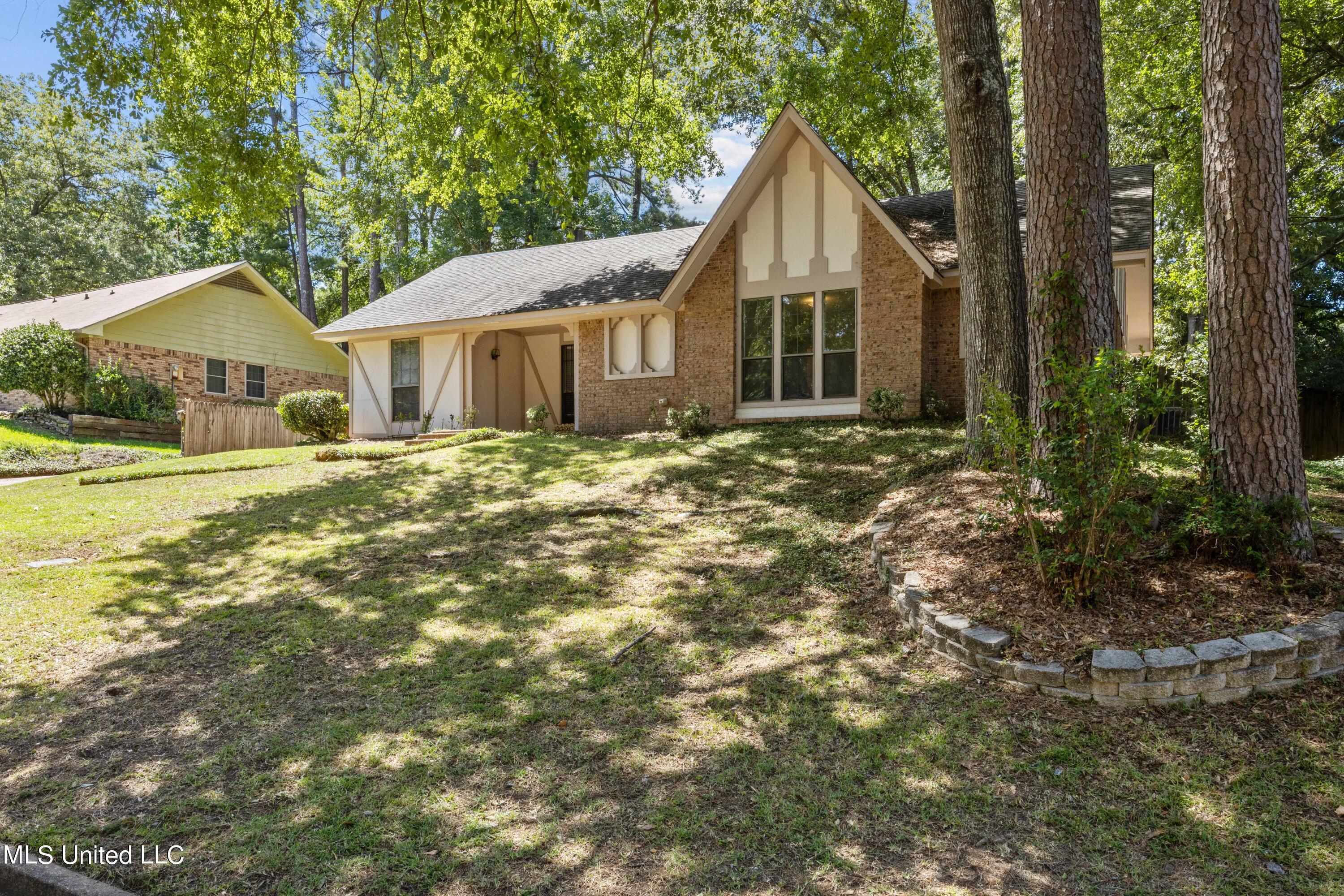 465 Heritage Place Property Photo 3