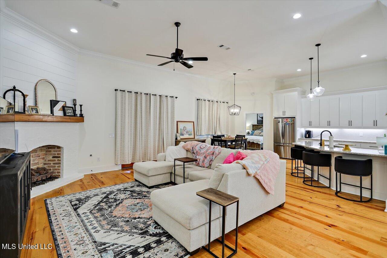 1622 Old Lake Road Property Photo 5