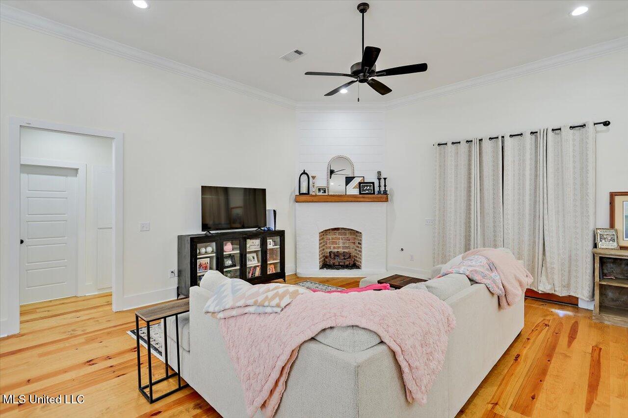 1622 Old Lake Road Property Photo 6