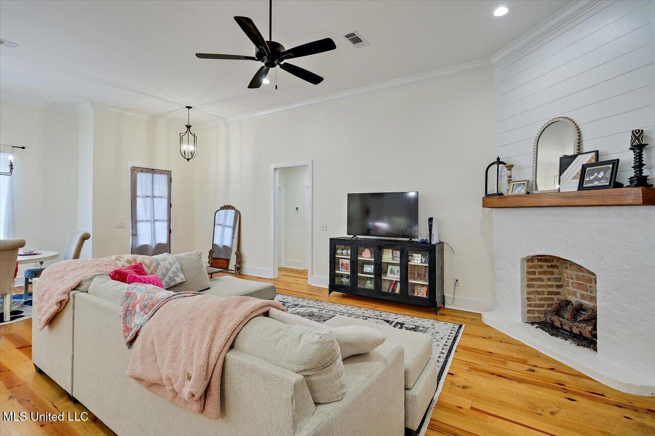 1622 Old Lake Road Property Photo 7