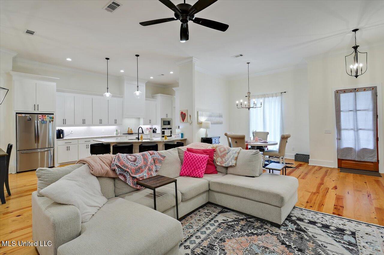 1622 Old Lake Road Property Photo 8