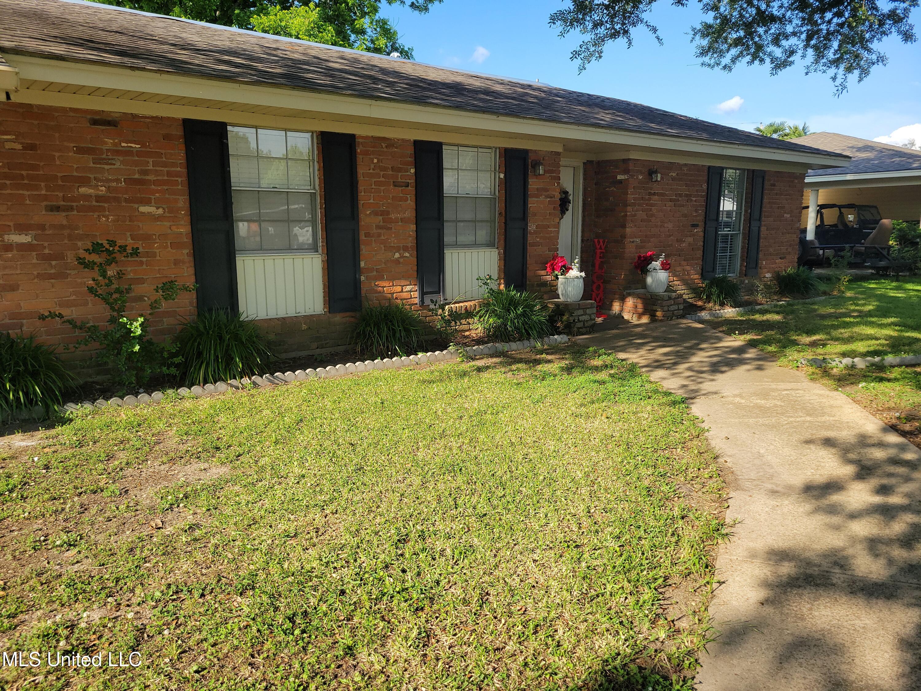 166 Lee Avenue Property Photo 1