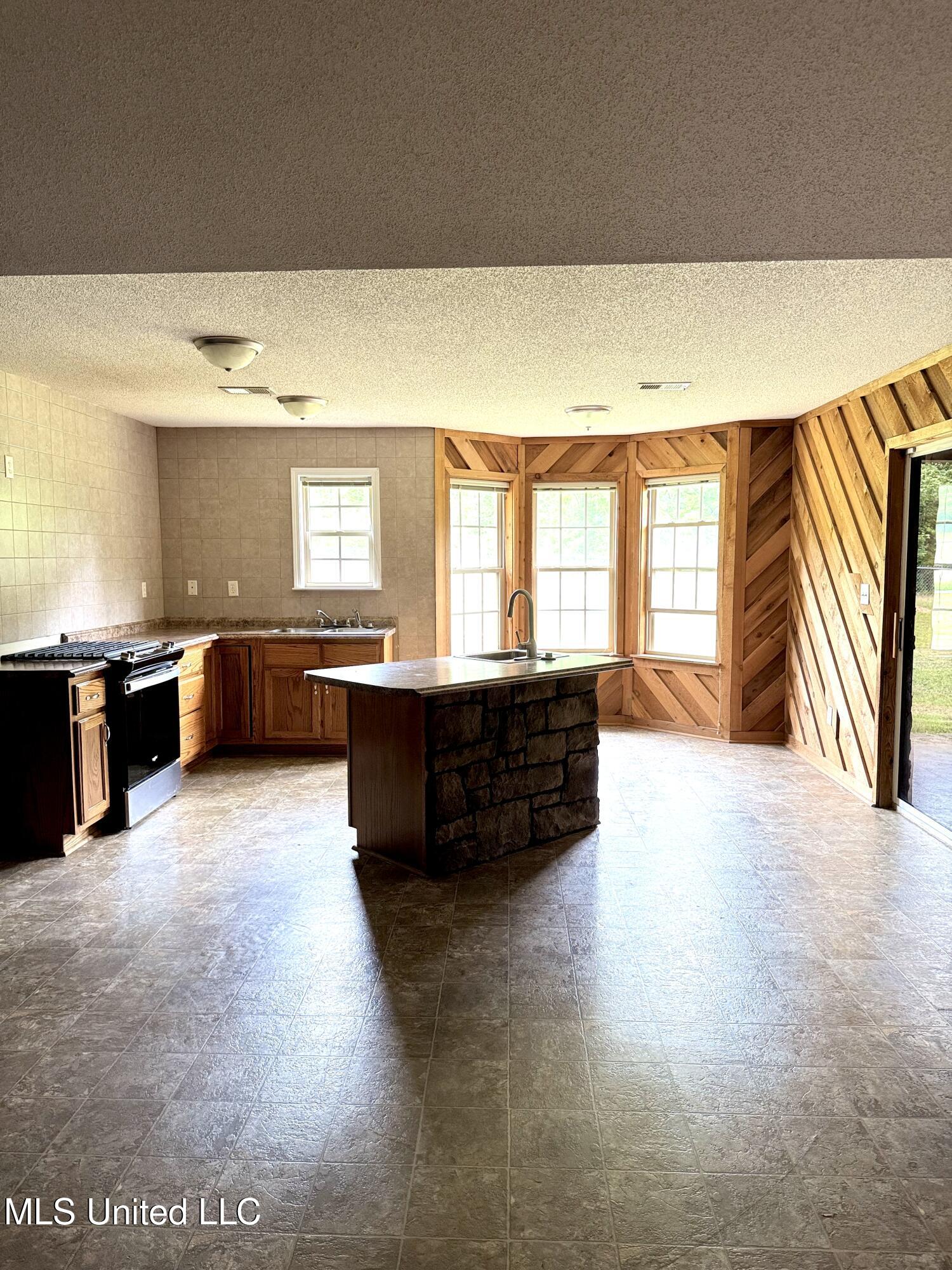 895 Bennett Circle Property Photo 3