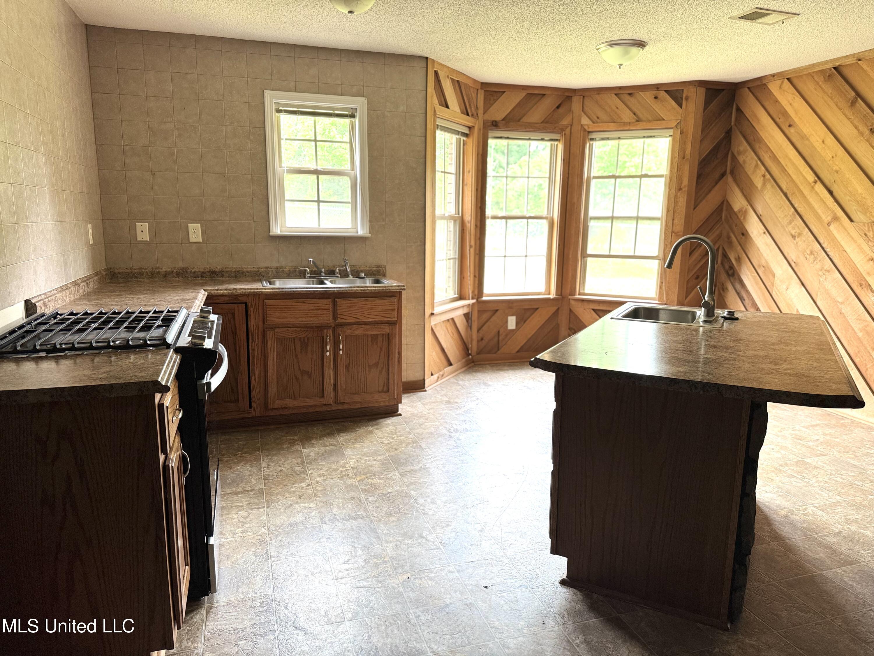 895 Bennett Circle Property Photo 6