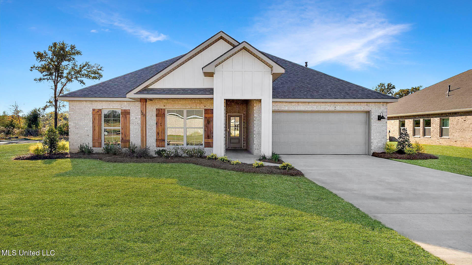 728 Honeysuckle Loop Property Photo 1