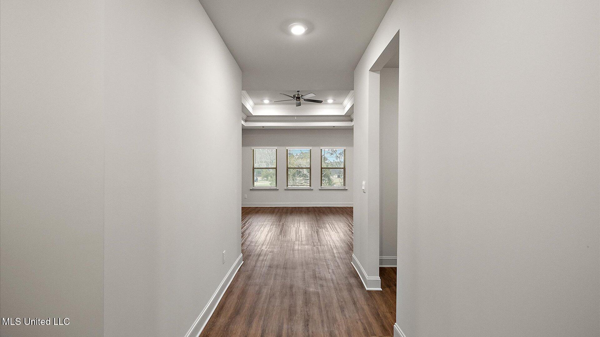 728 Honeysuckle Loop Property Photo 5