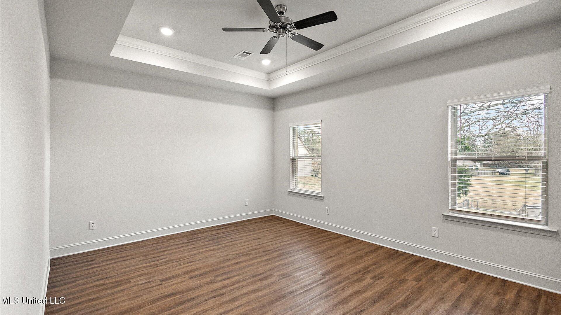 728 Honeysuckle Loop Property Photo 18