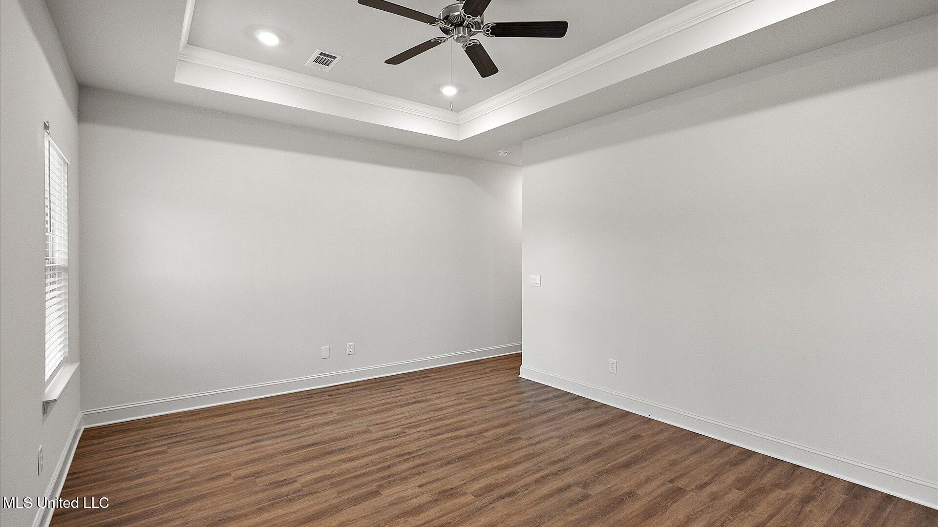 728 Honeysuckle Loop Property Photo 19