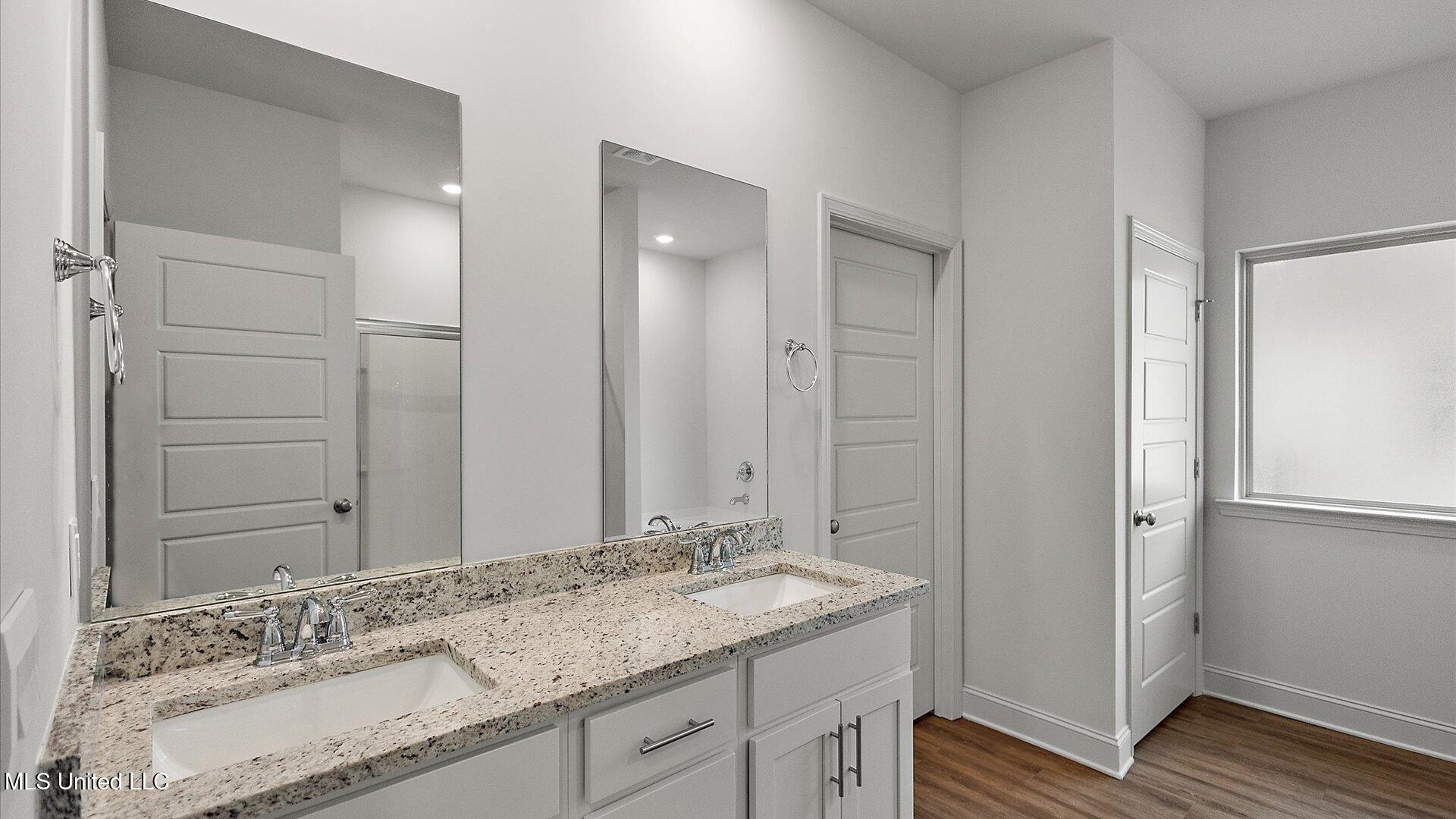 728 Honeysuckle Loop Property Photo 20