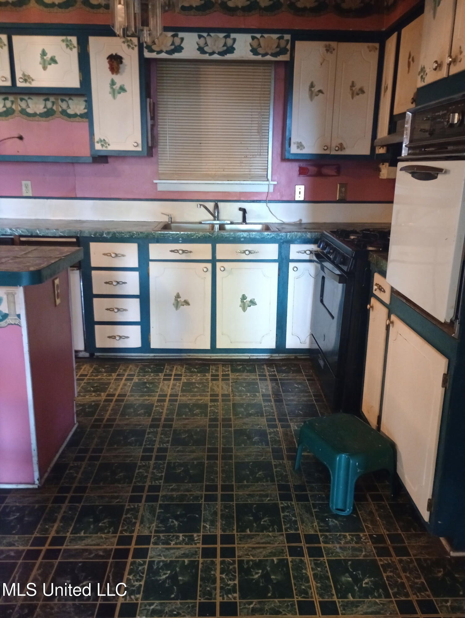 207 Gerald Drive Property Photo 2