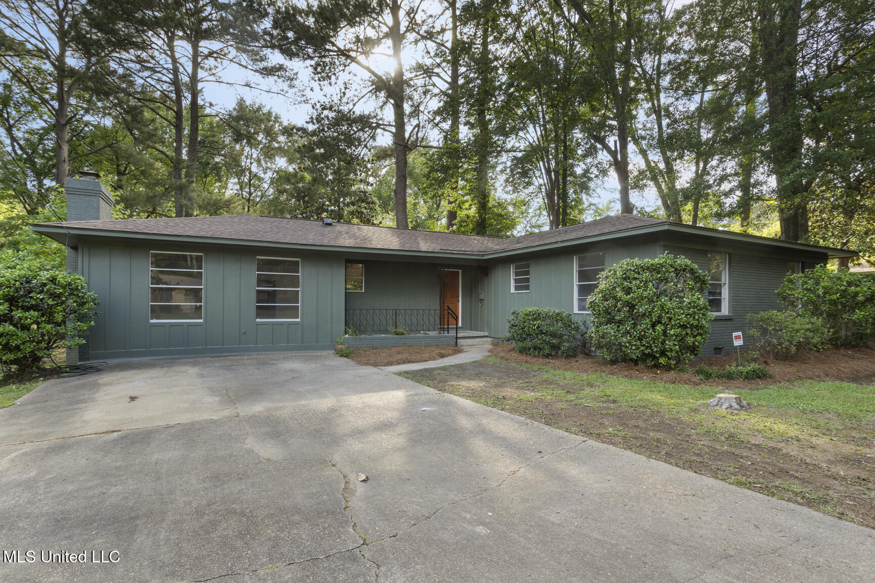 5457 Suffolk Drive Property Photo 2