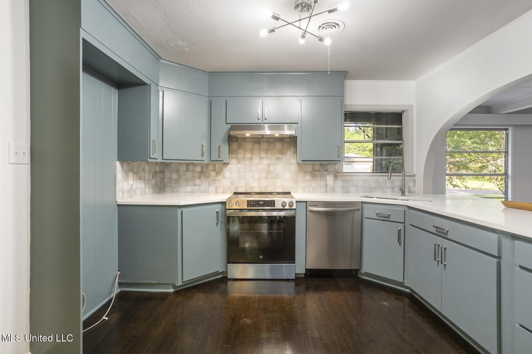 5457 Suffolk Drive Property Photo 6