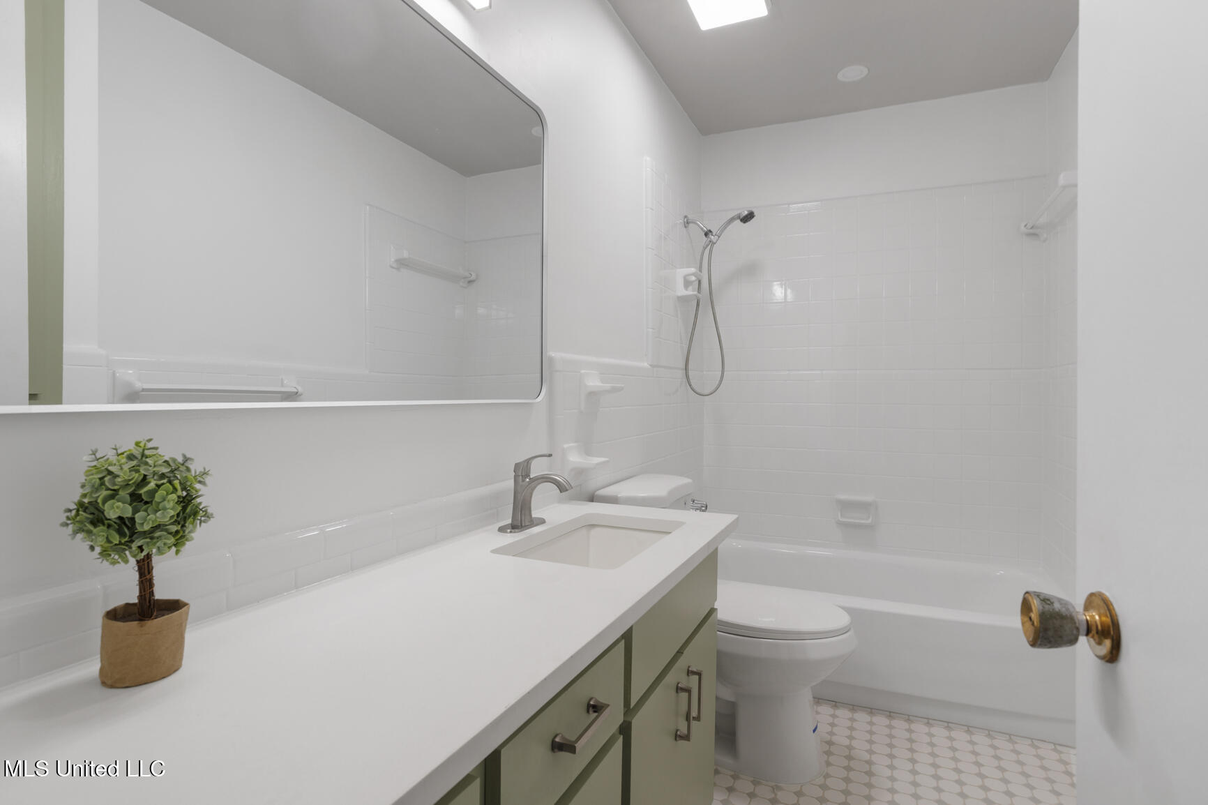 5457 Suffolk Drive Property Photo 18