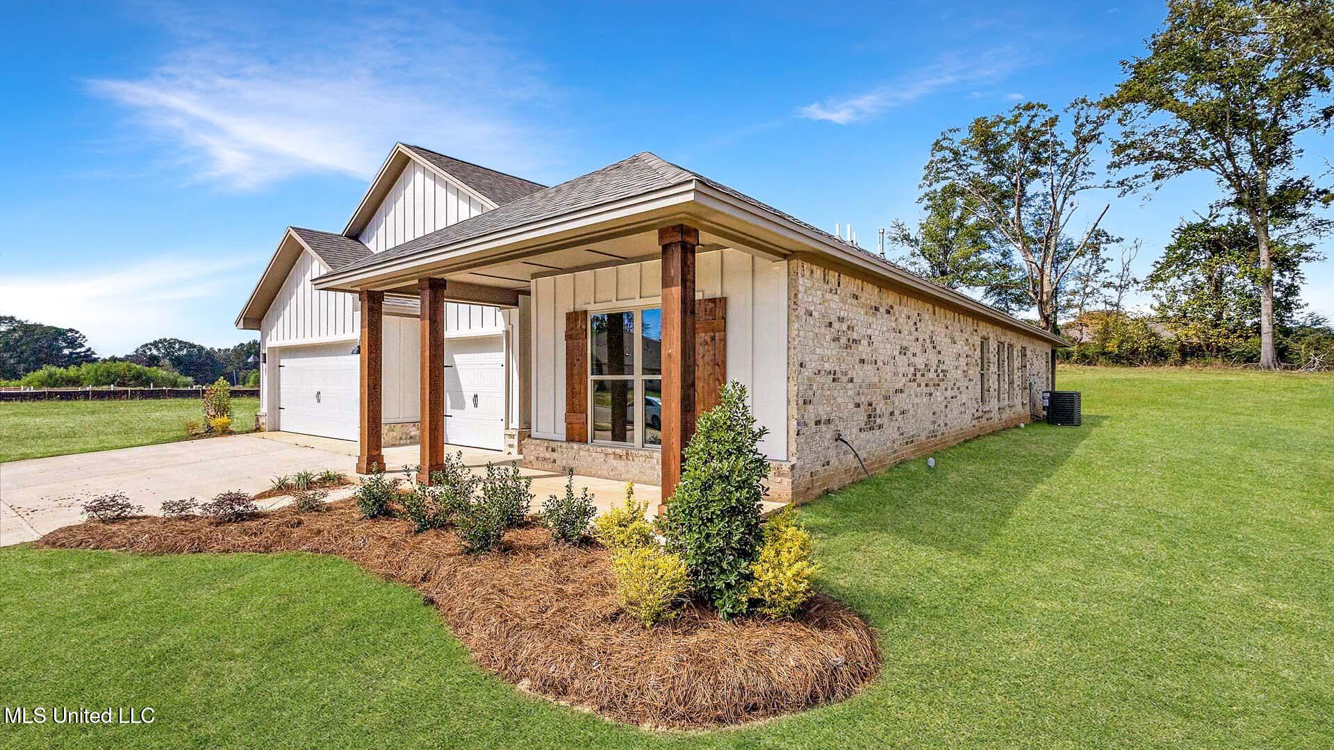 202 Saratoga Springs Avenue Property Photo 3