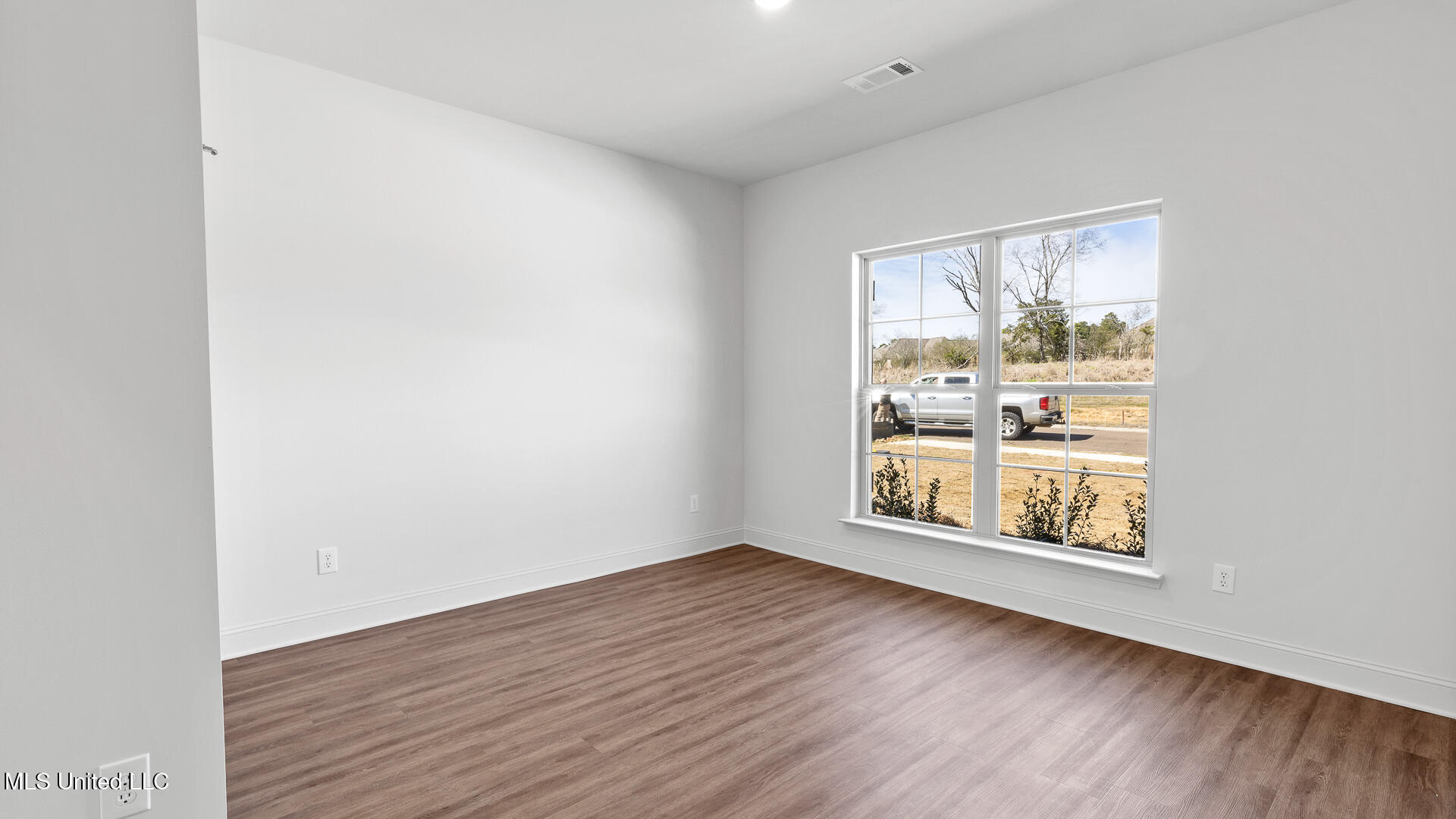 202 Saratoga Springs Avenue Property Photo 5