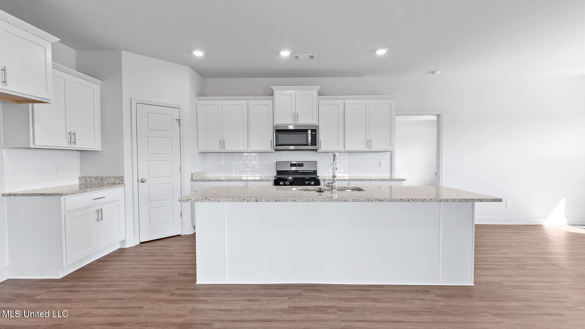 202 Saratoga Springs Avenue Property Photo 33