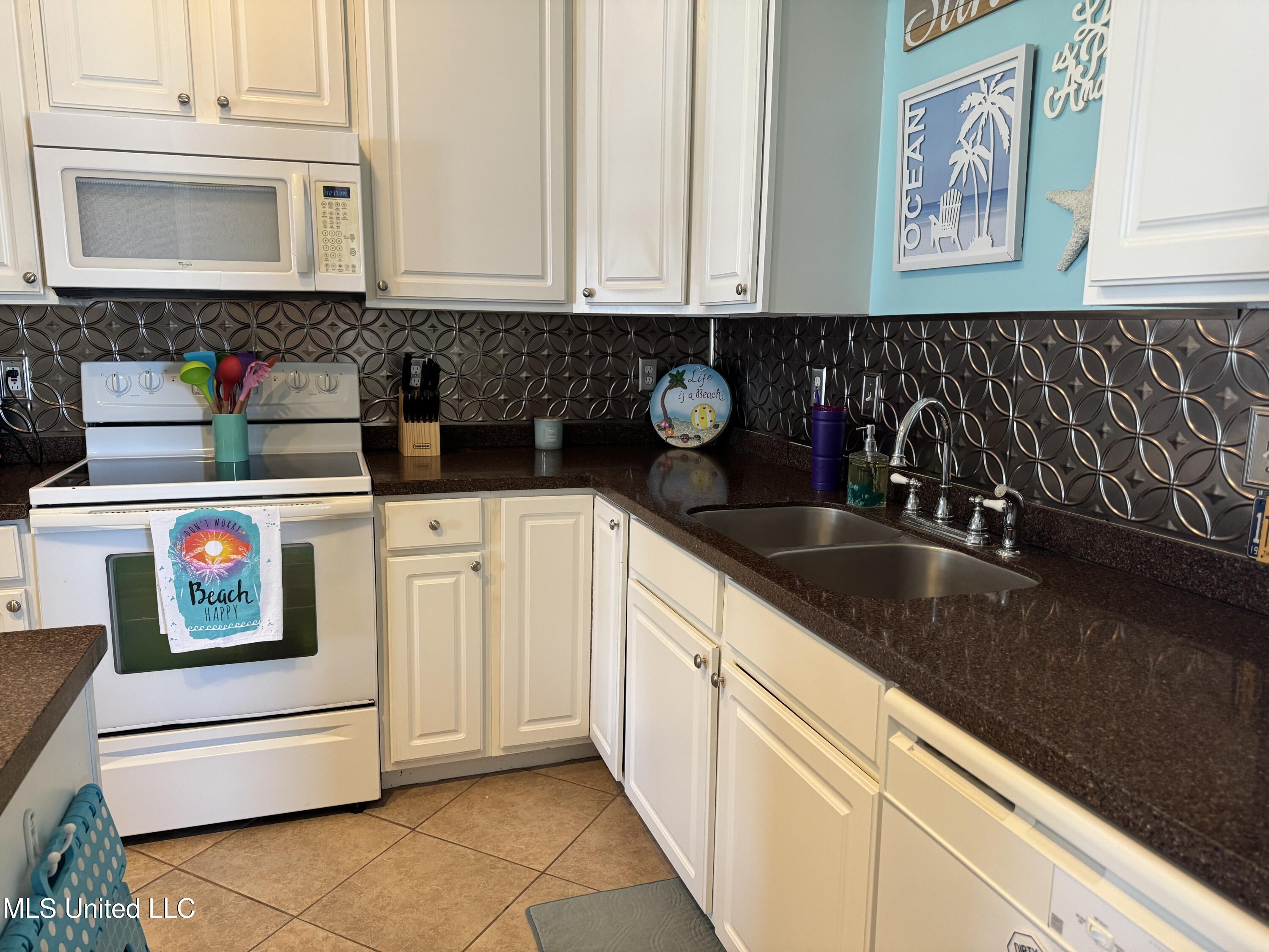 1515 E Beach Boulevard Property Photo 11
