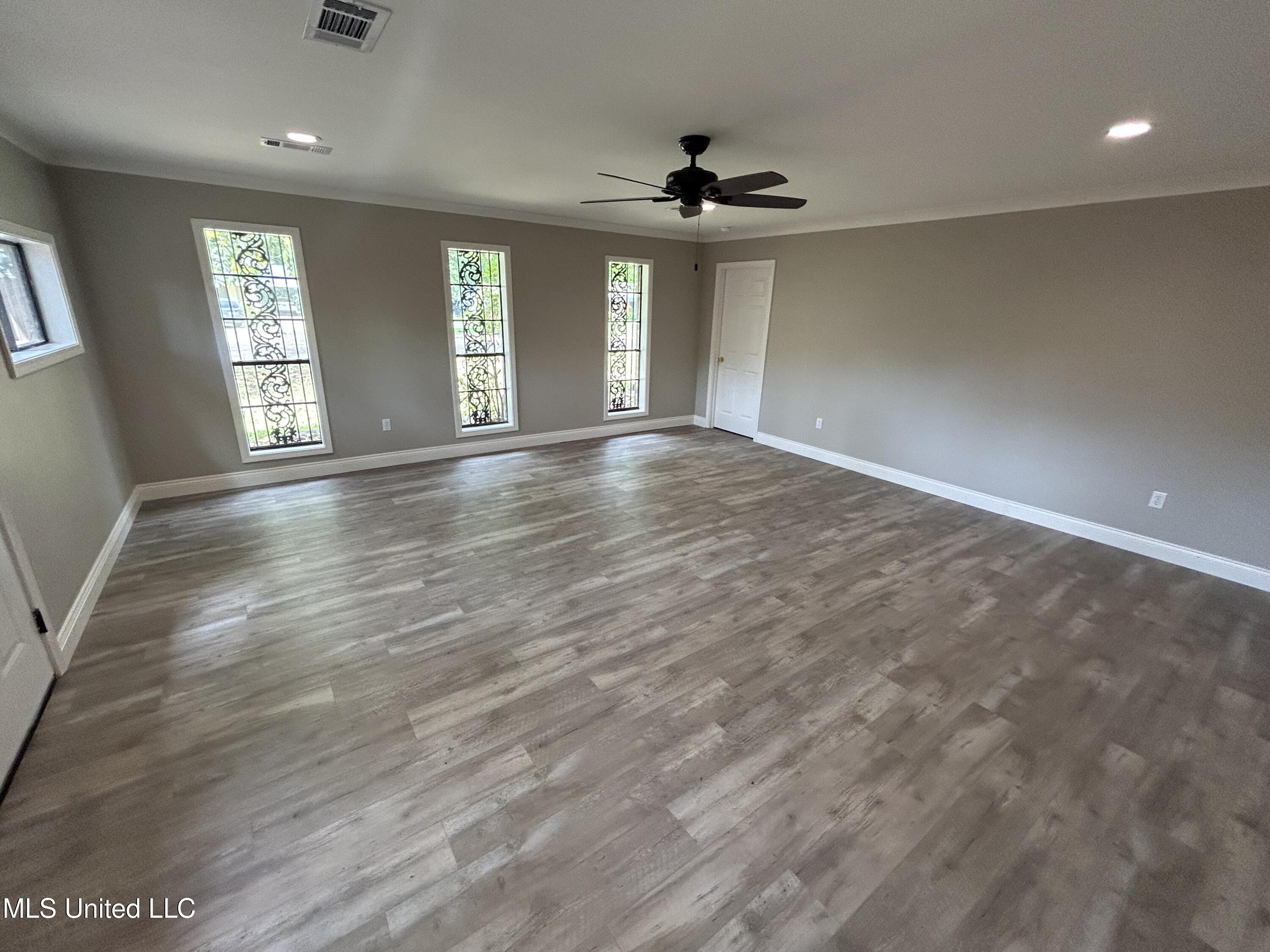 215 Quail Trail Property Photo 3