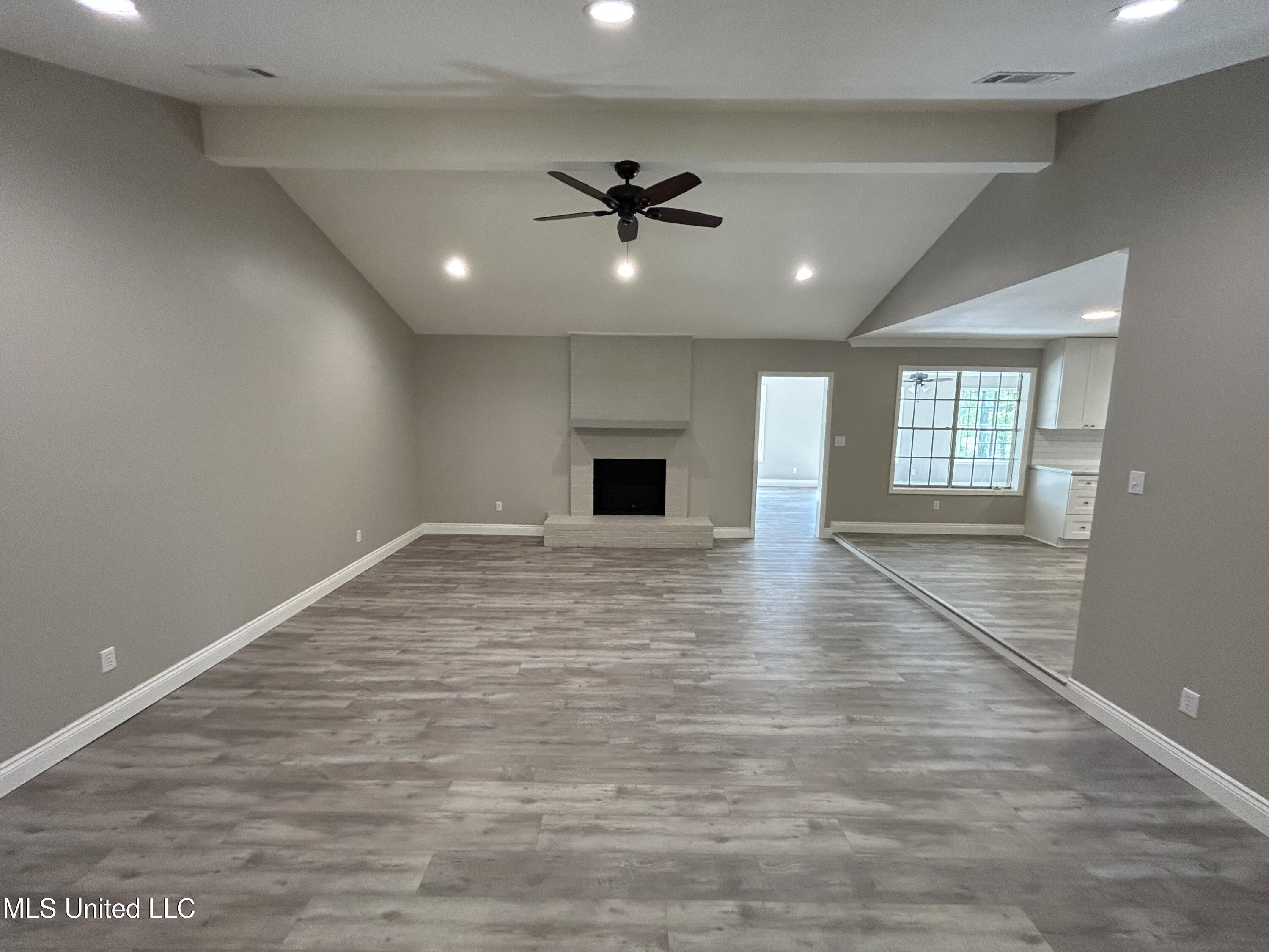 215 Quail Trail Property Photo 5