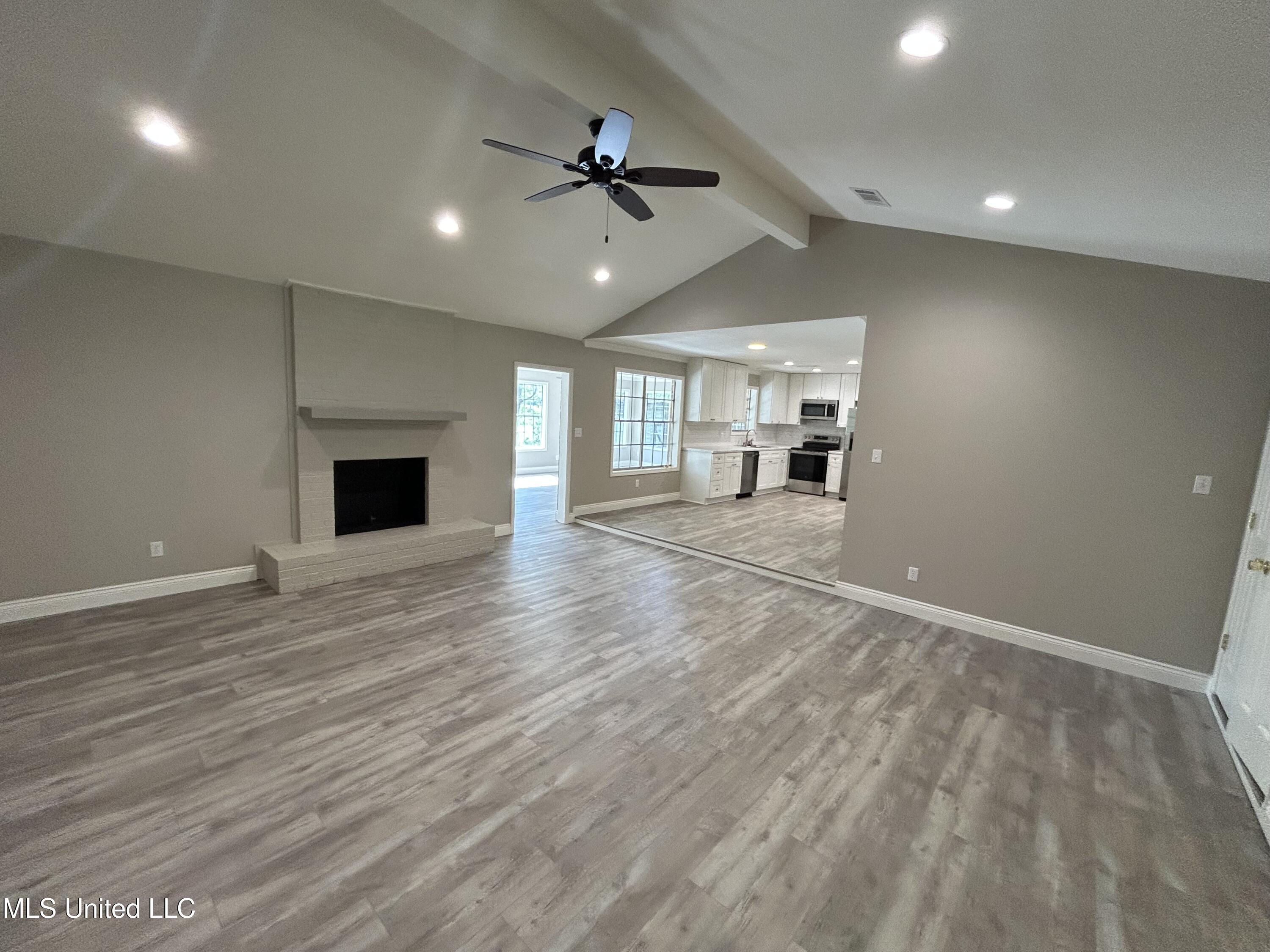 215 Quail Trail Property Photo 6