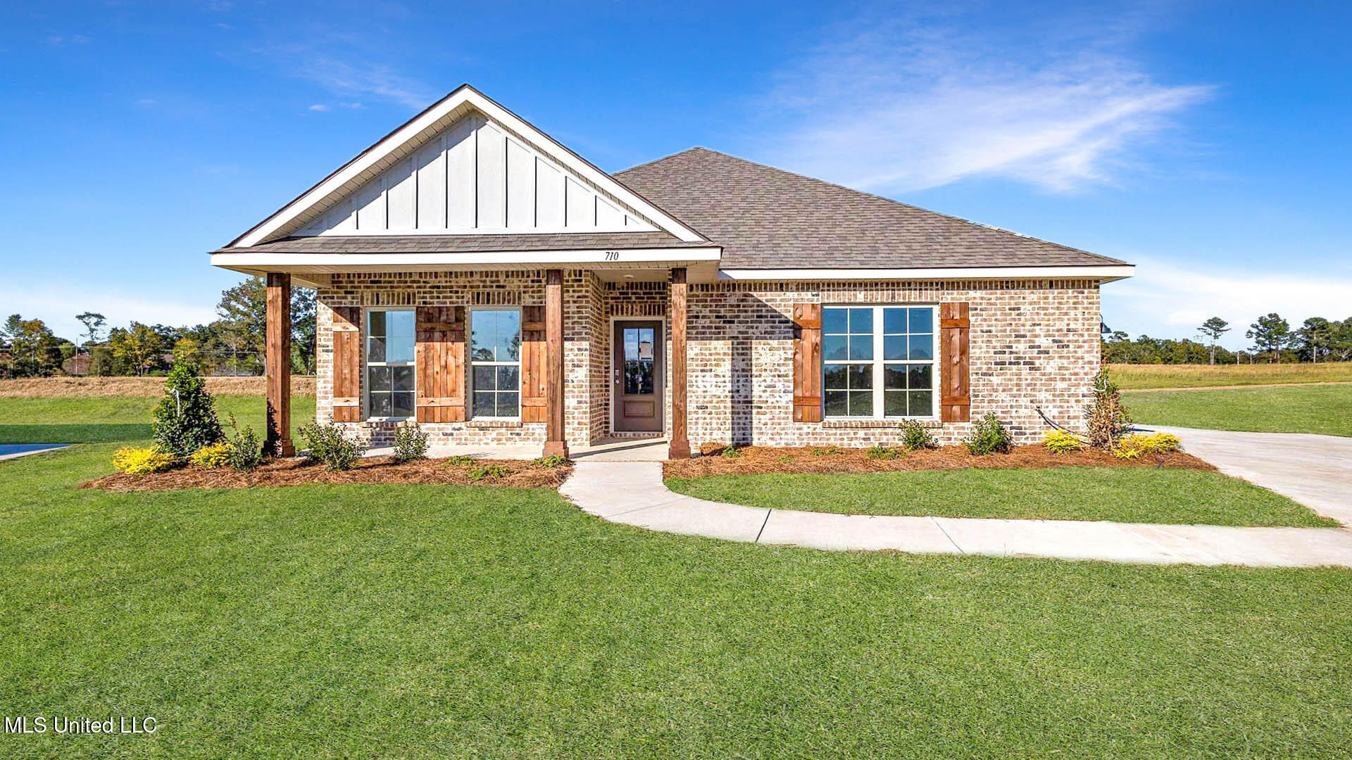 710 Honeysuckle Loop Property Photo 1