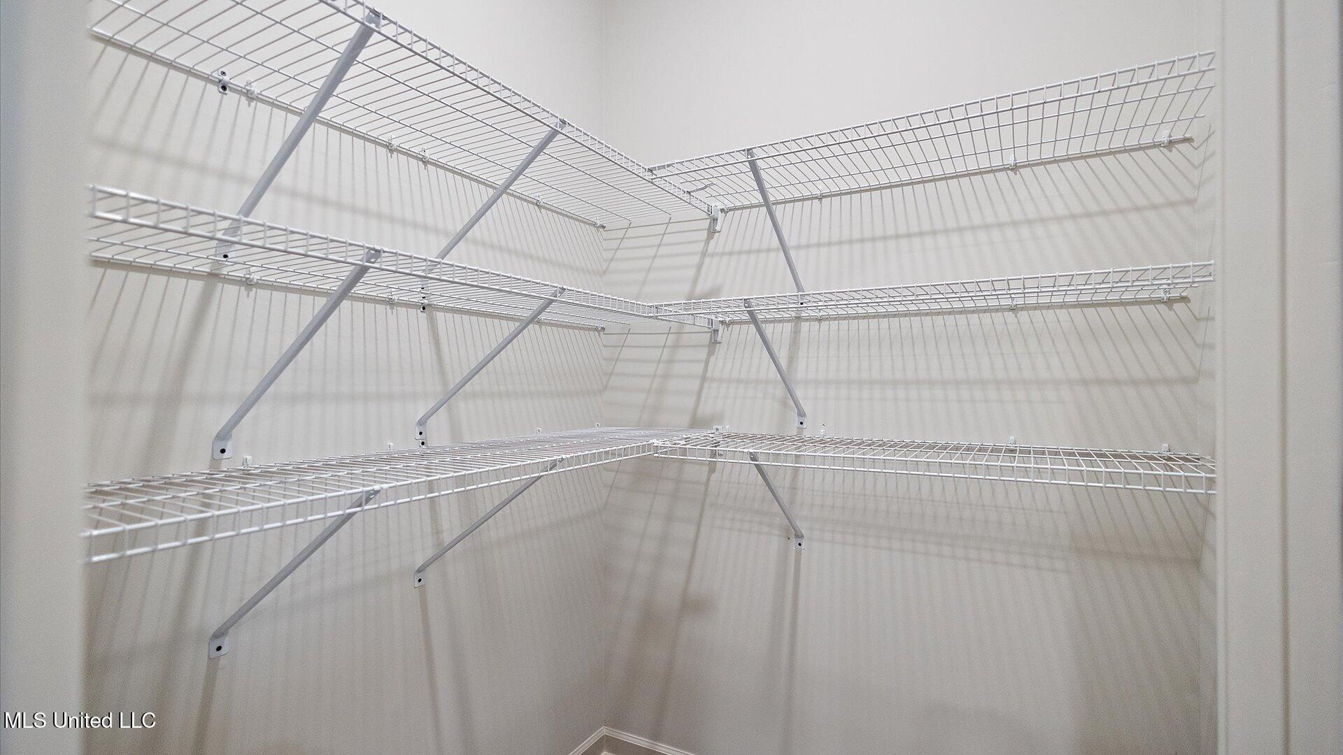 710 Honeysuckle Loop Property Photo 12