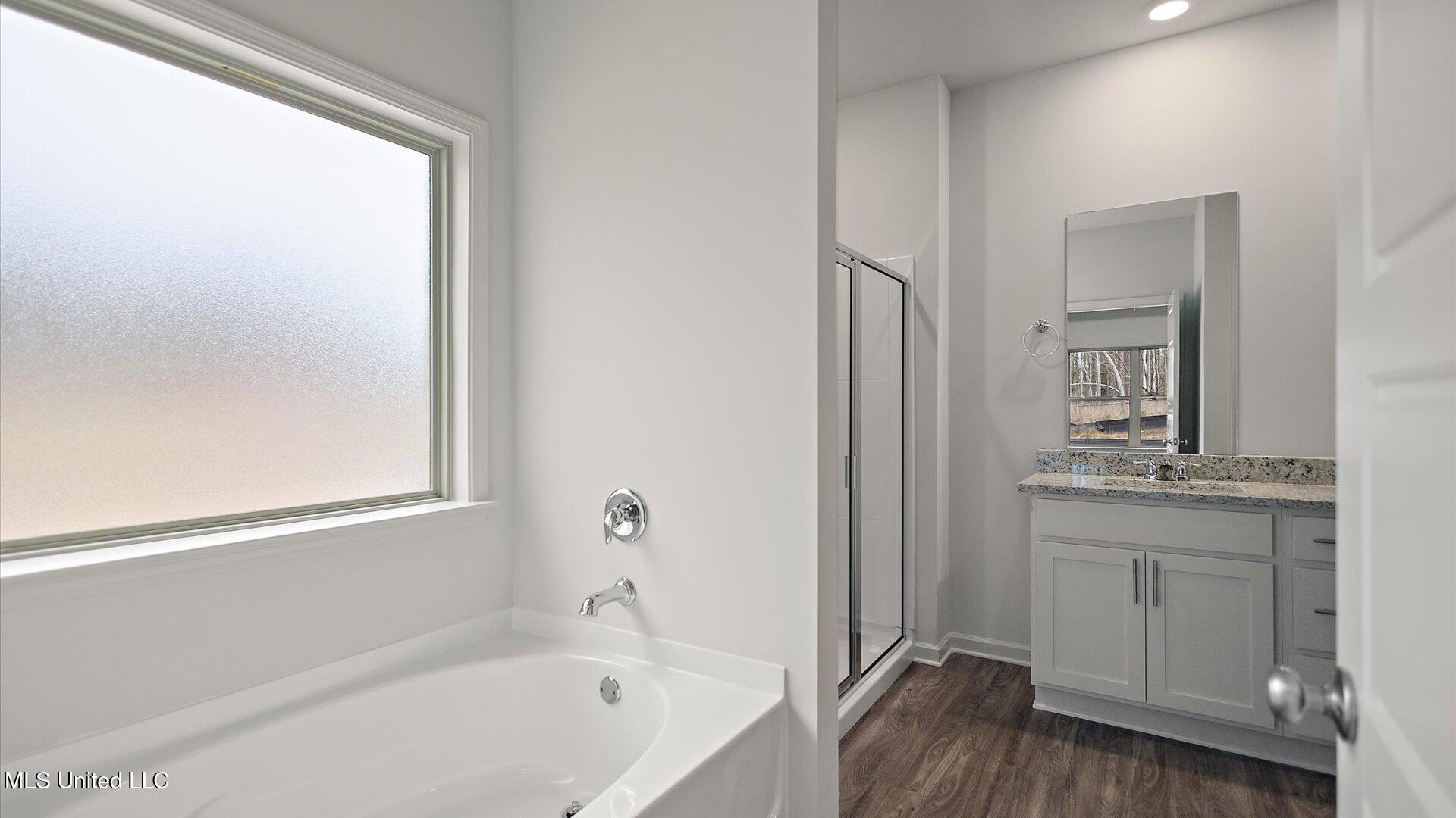 710 Honeysuckle Loop Property Photo 15