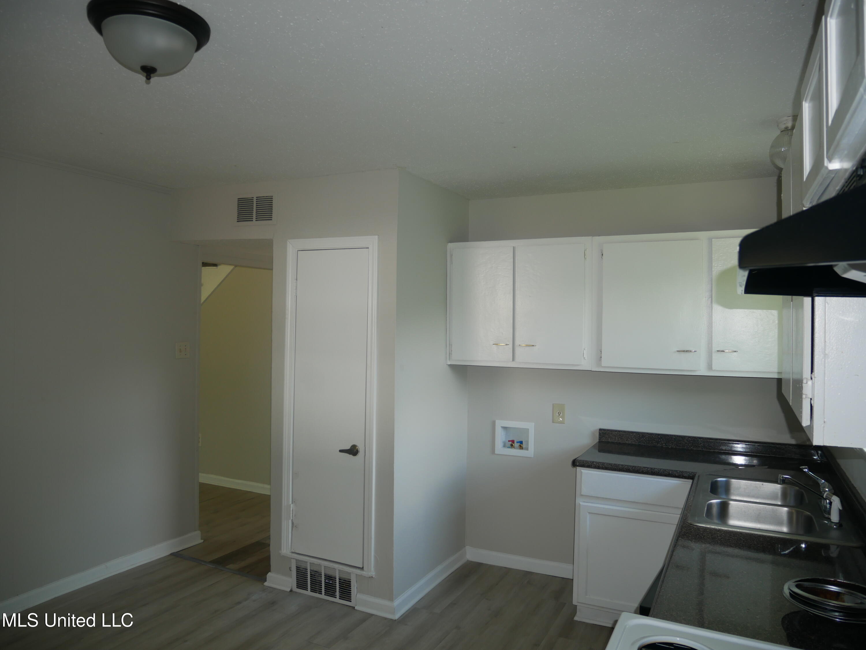 1463 Vicksburg Drive Property Photo 5