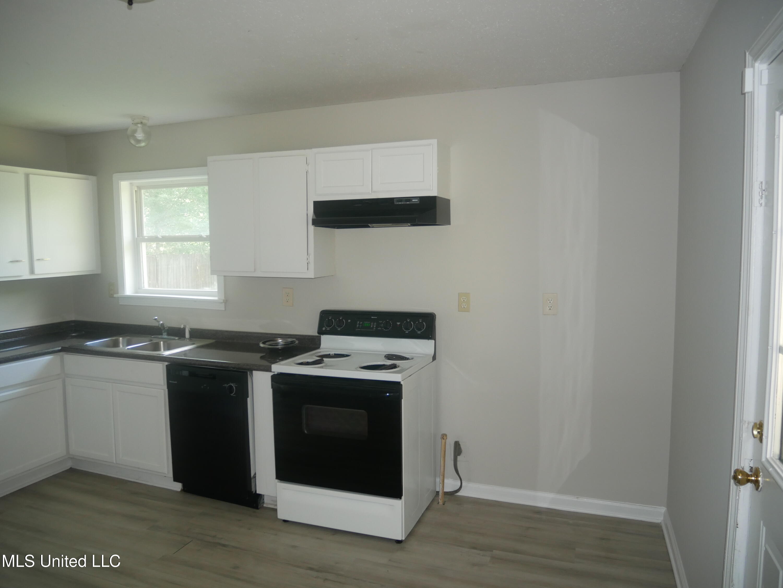 1463 Vicksburg Drive Property Photo 6