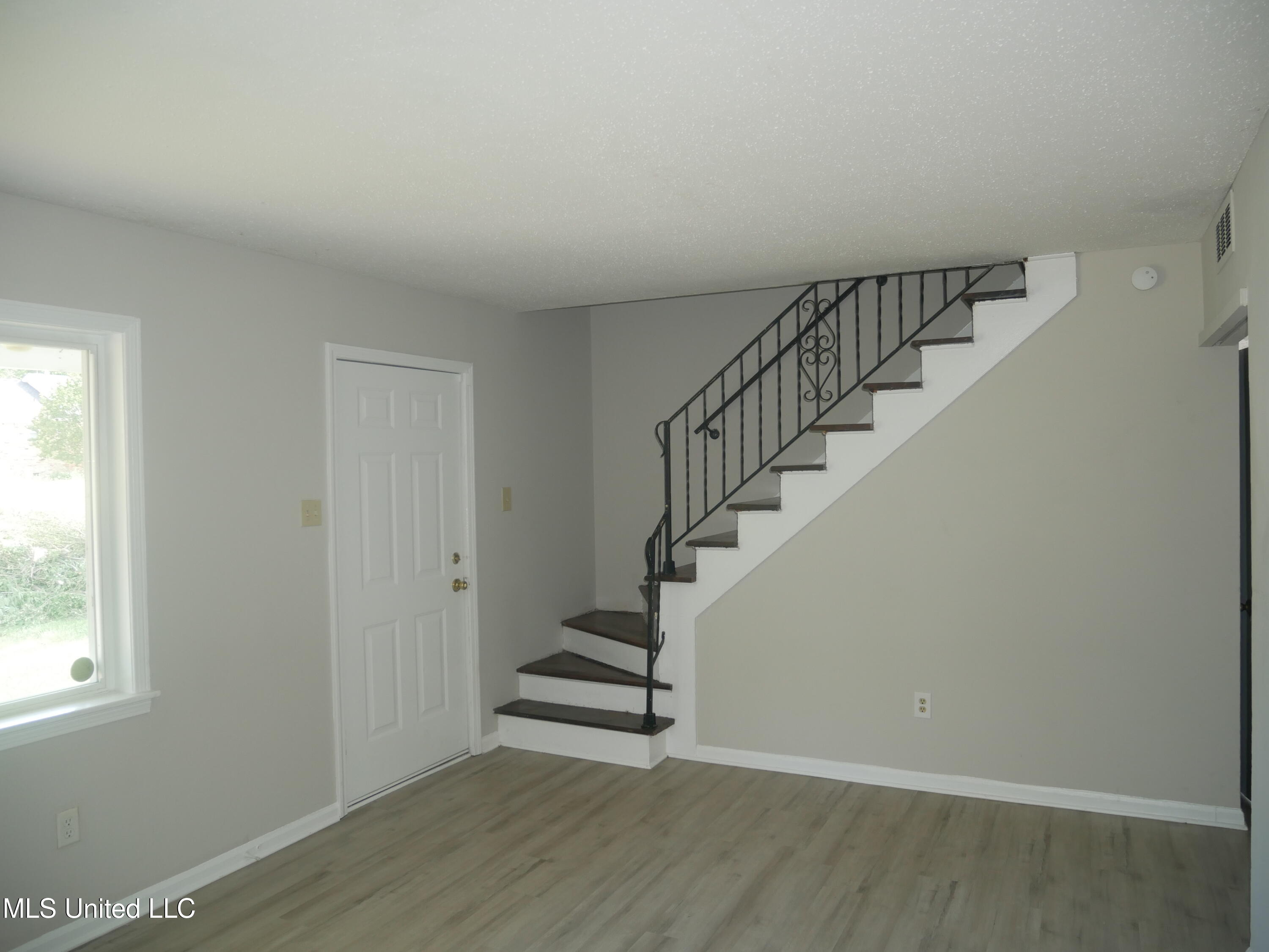 1463 Vicksburg Drive Property Photo 9