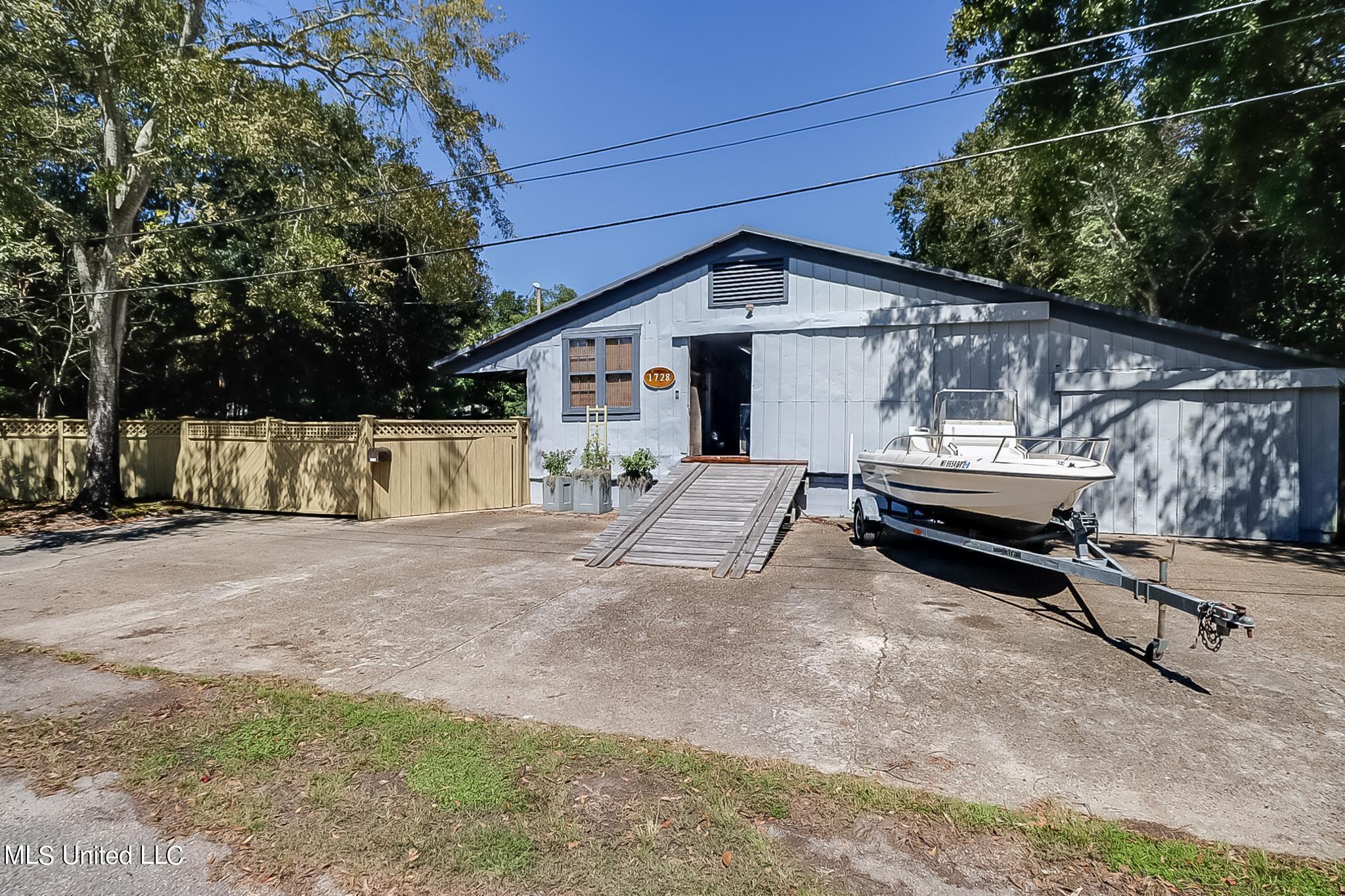 1728 21st Street Property Photo 2