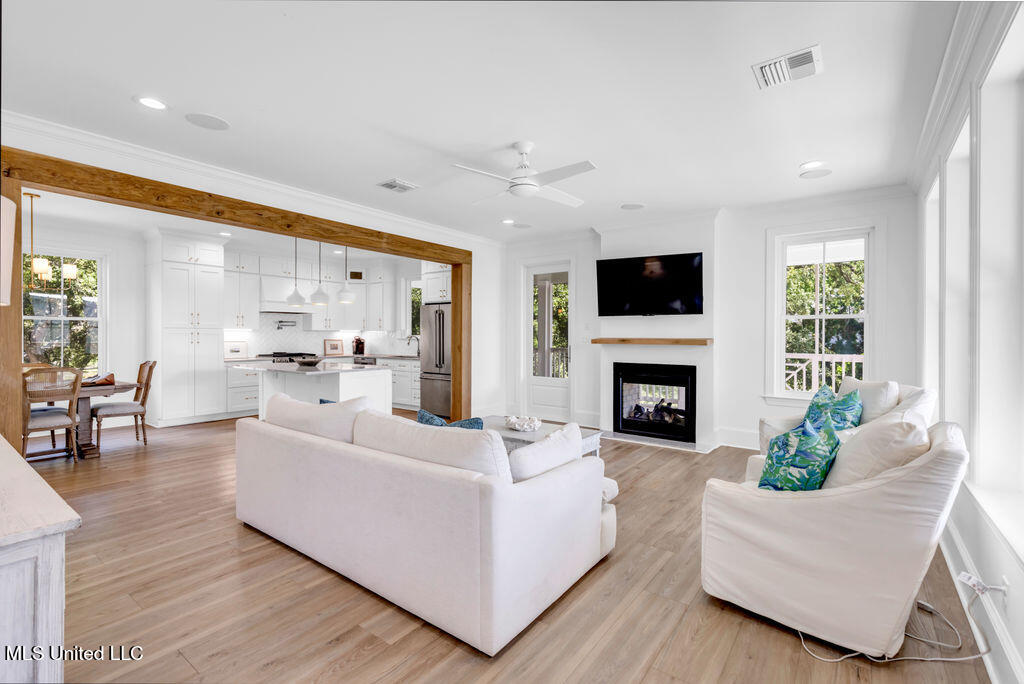641 N Beach Boulevard Property Photo 6