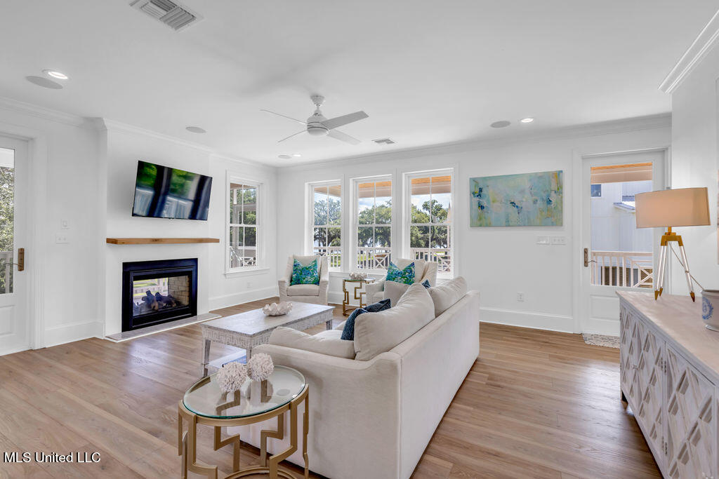641 N Beach Boulevard Property Photo 8