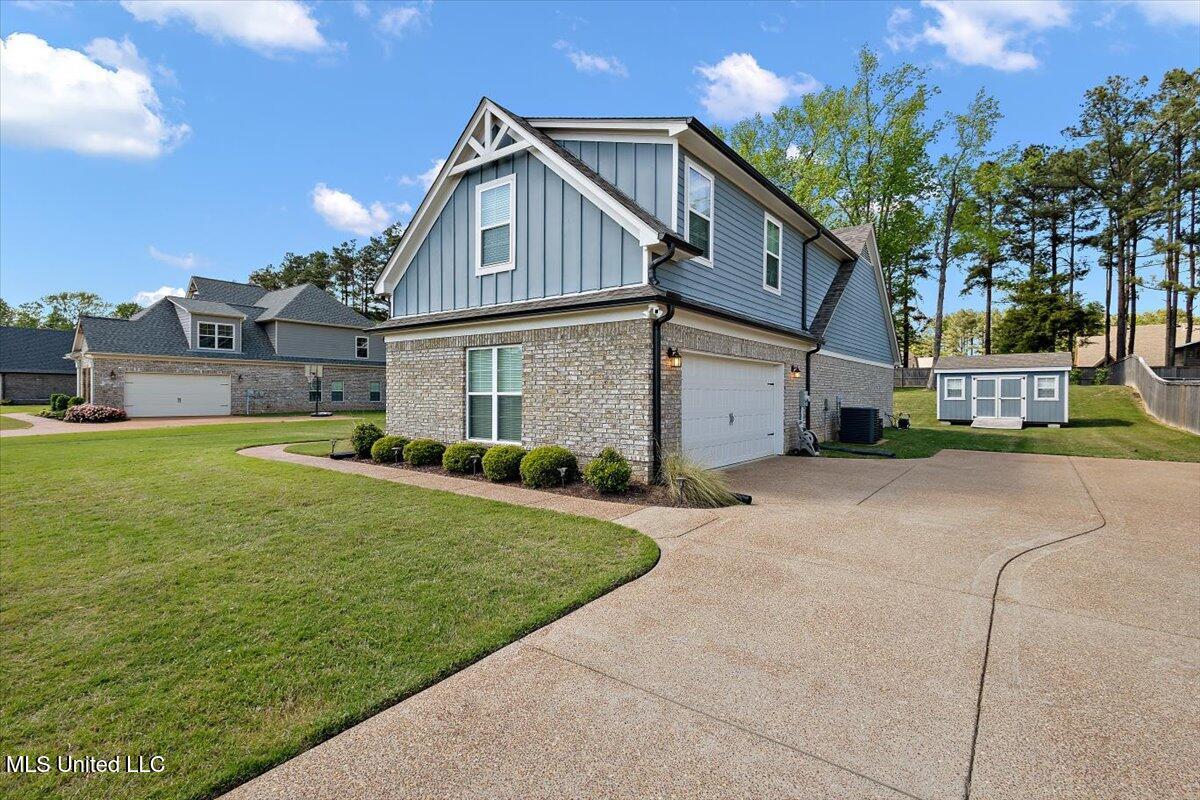 5334 Kensington Creek Drive Property Photo 4