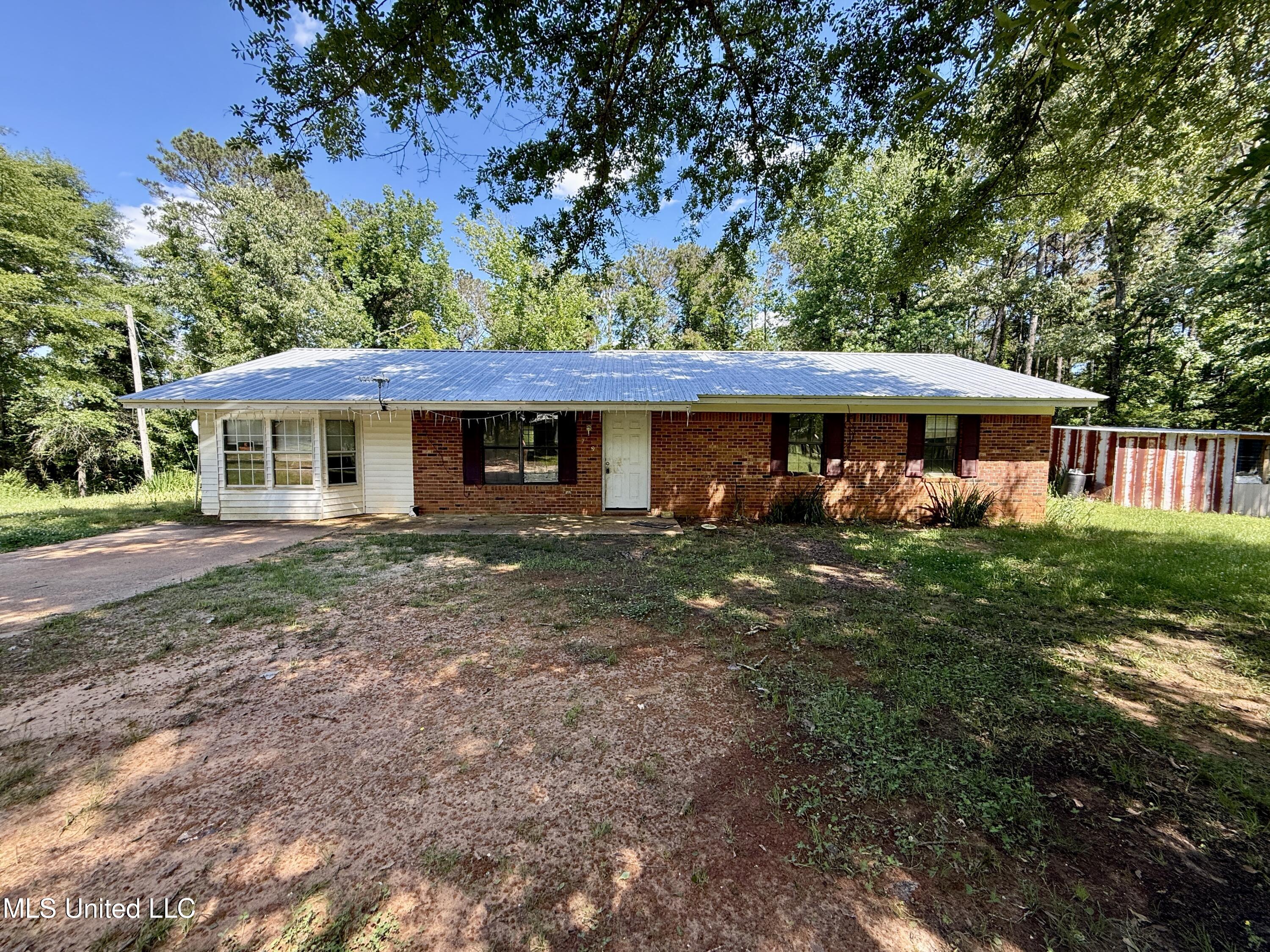 709 Melvin Leach Road Property Photo 1